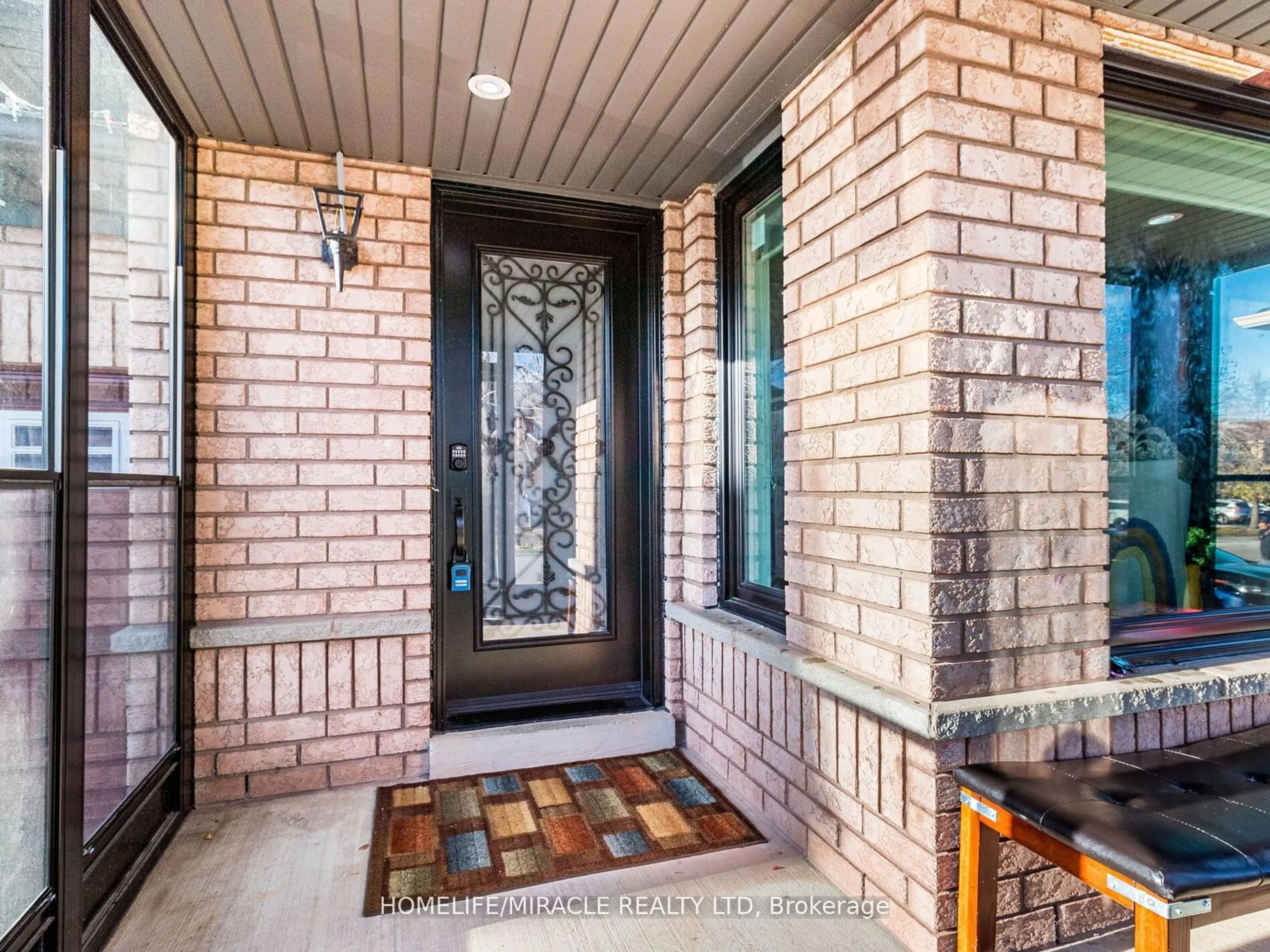 Indoor entryway for 4 Fairhill Ave, Brampton Ontario L7A 2A9