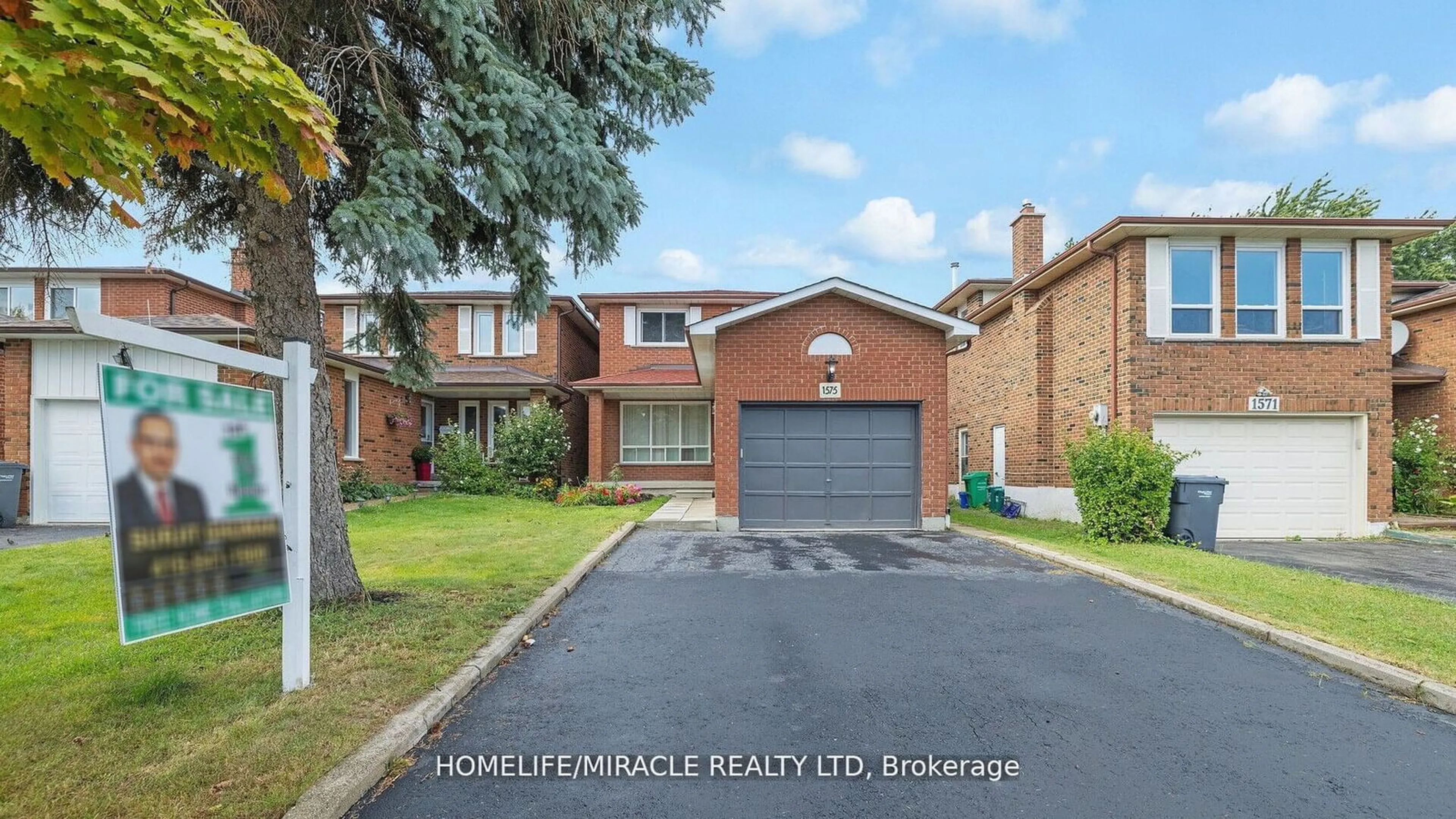 Home with brick exterior material, street for 1575 Shale Oak Mews, Mississauga Ontario L4W 2M1