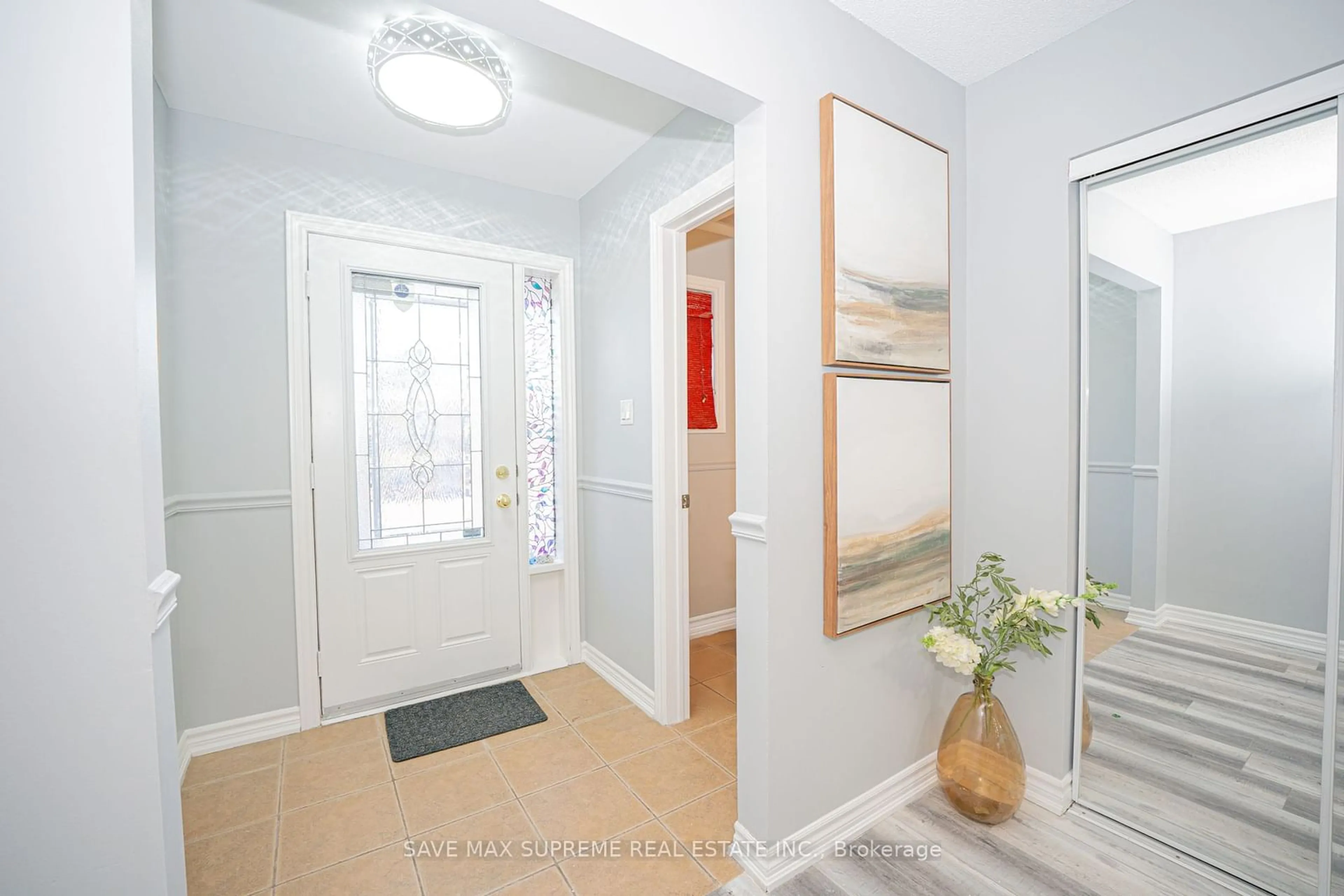 Indoor entryway for 134 Toba Cres, Brampton Ontario L6Z 4R9