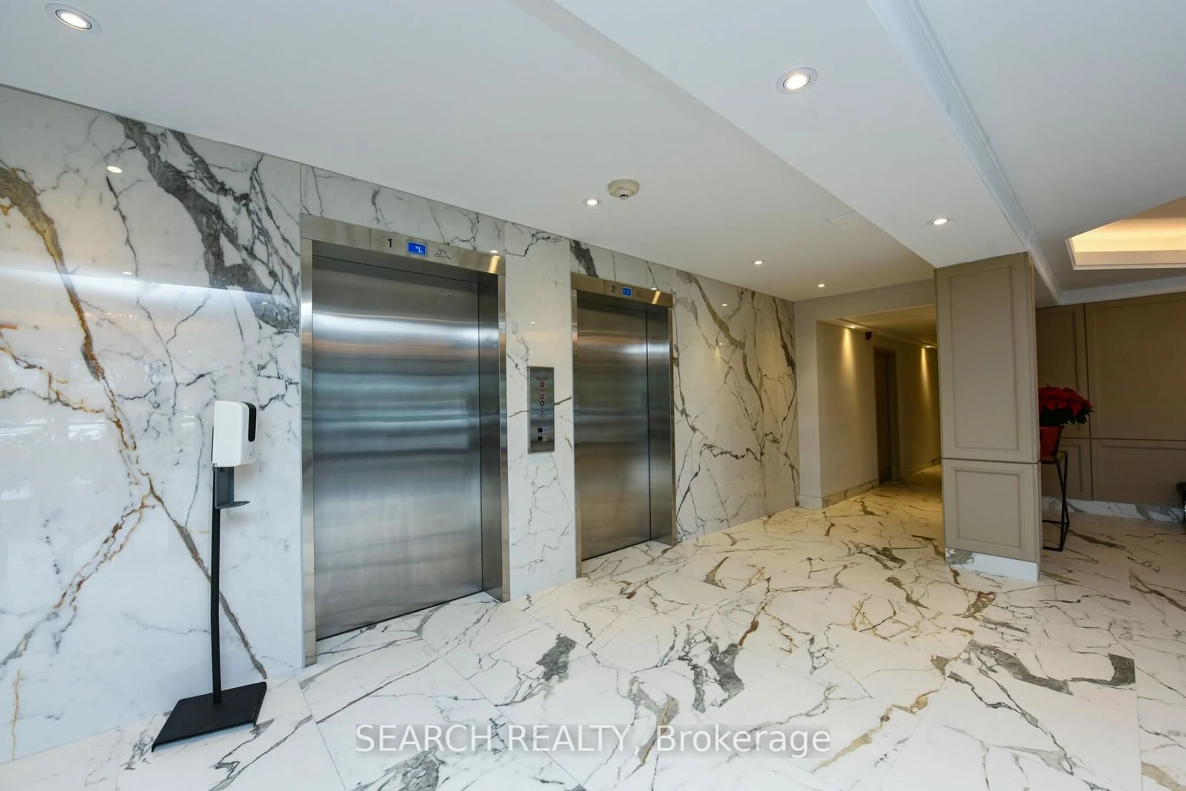 Indoor foyer for 1155 Bough Beeches Blvd #101, Mississauga Ontario L4W 4N2