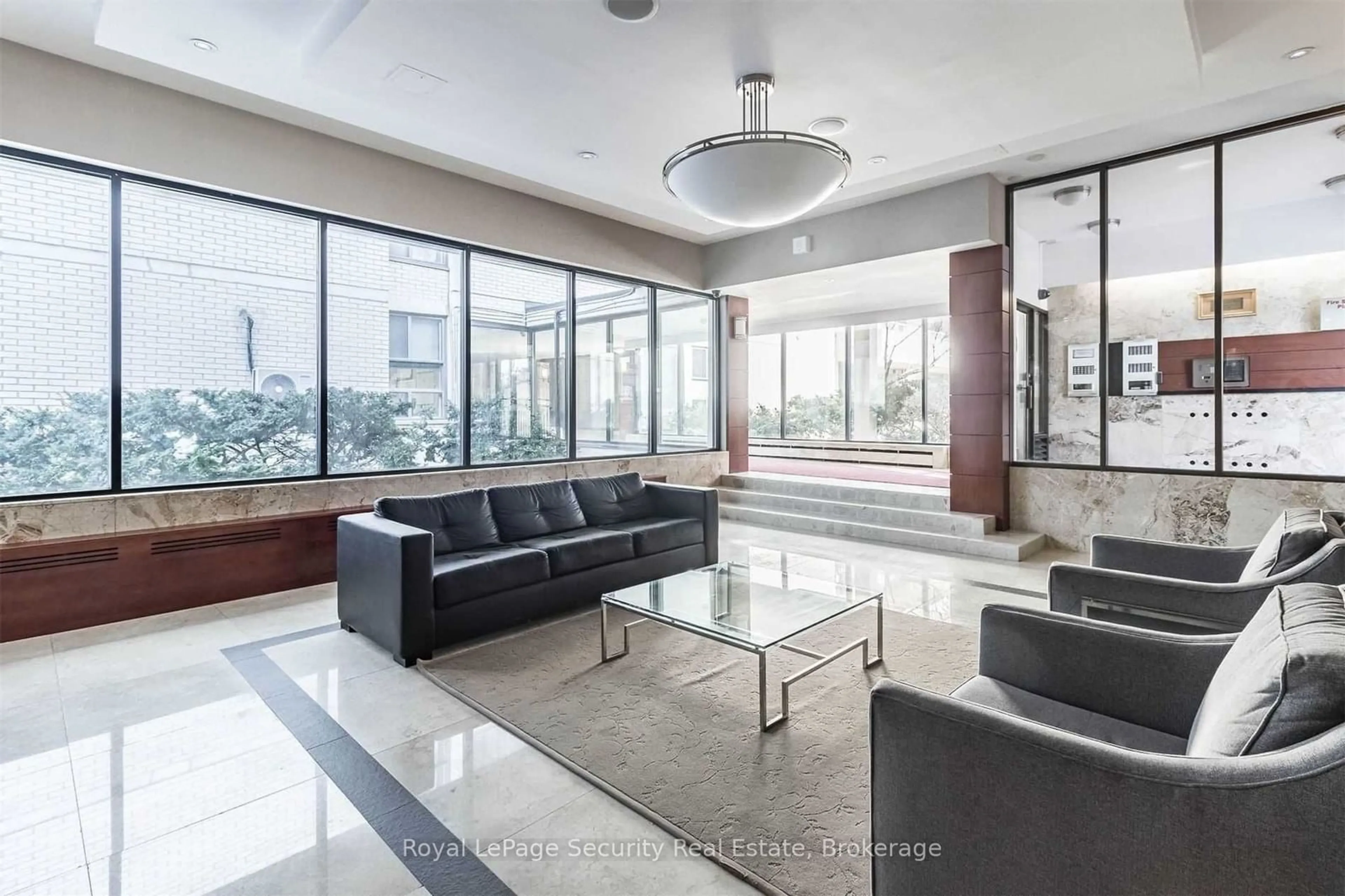 Lobby for 360 Ridelle Ave #901, Toronto Ontario M6B 1K1