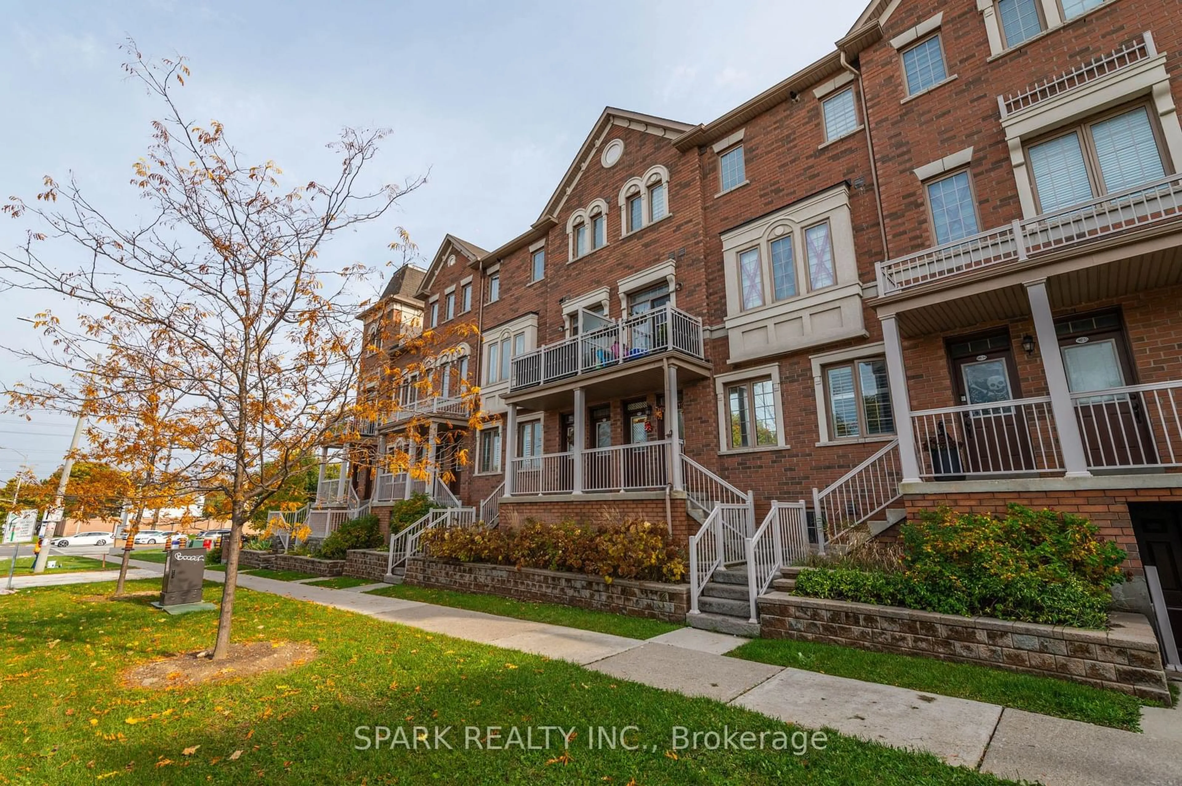 A pic from outside/outdoor area/front of a property/back of a property/a pic from drone, street for 180 Howden Blvd #35, Brampton Ontario L6S 0E6