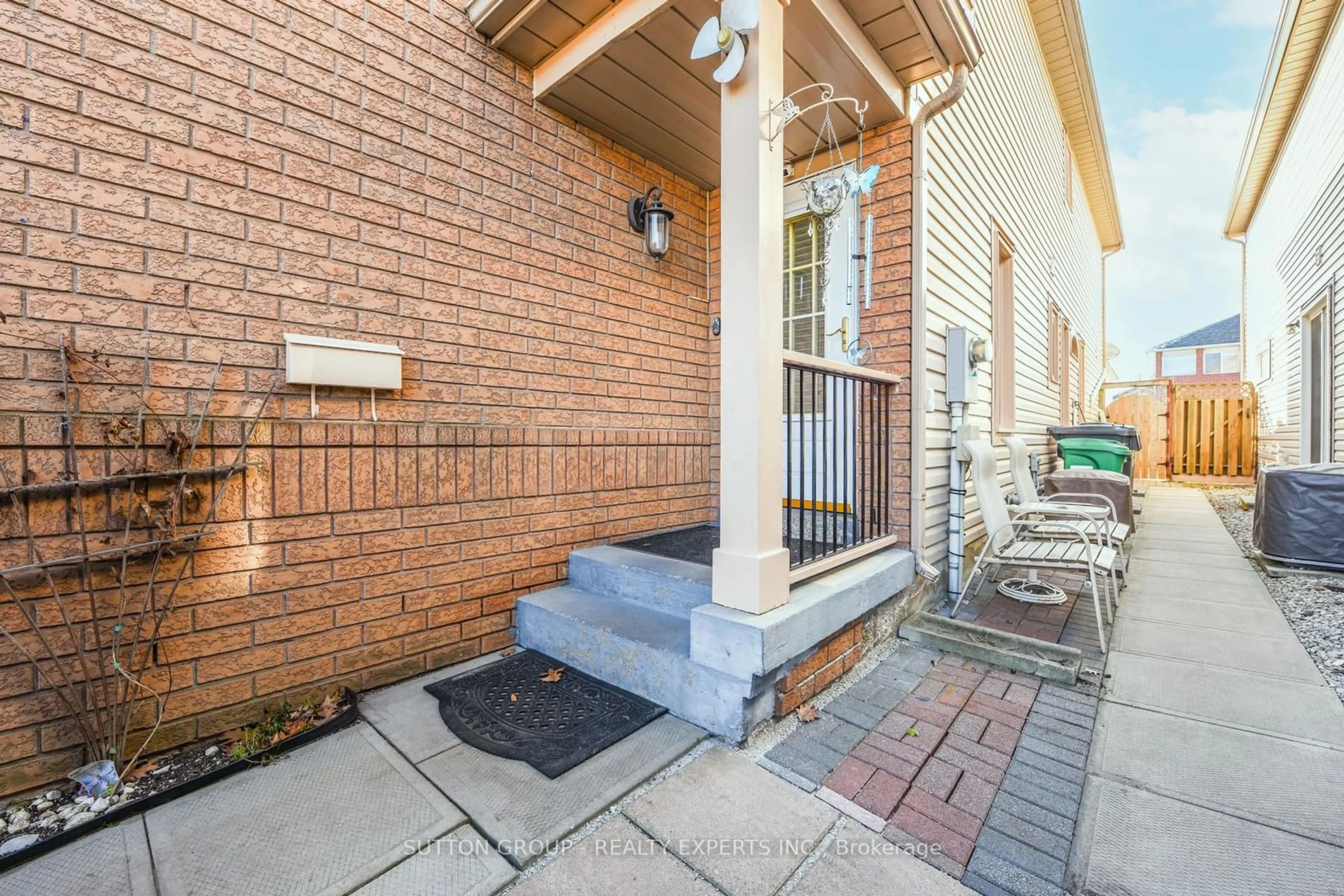 Patio, street for 48 Yellow Brick Rd, Brampton Ontario L6V 4L1