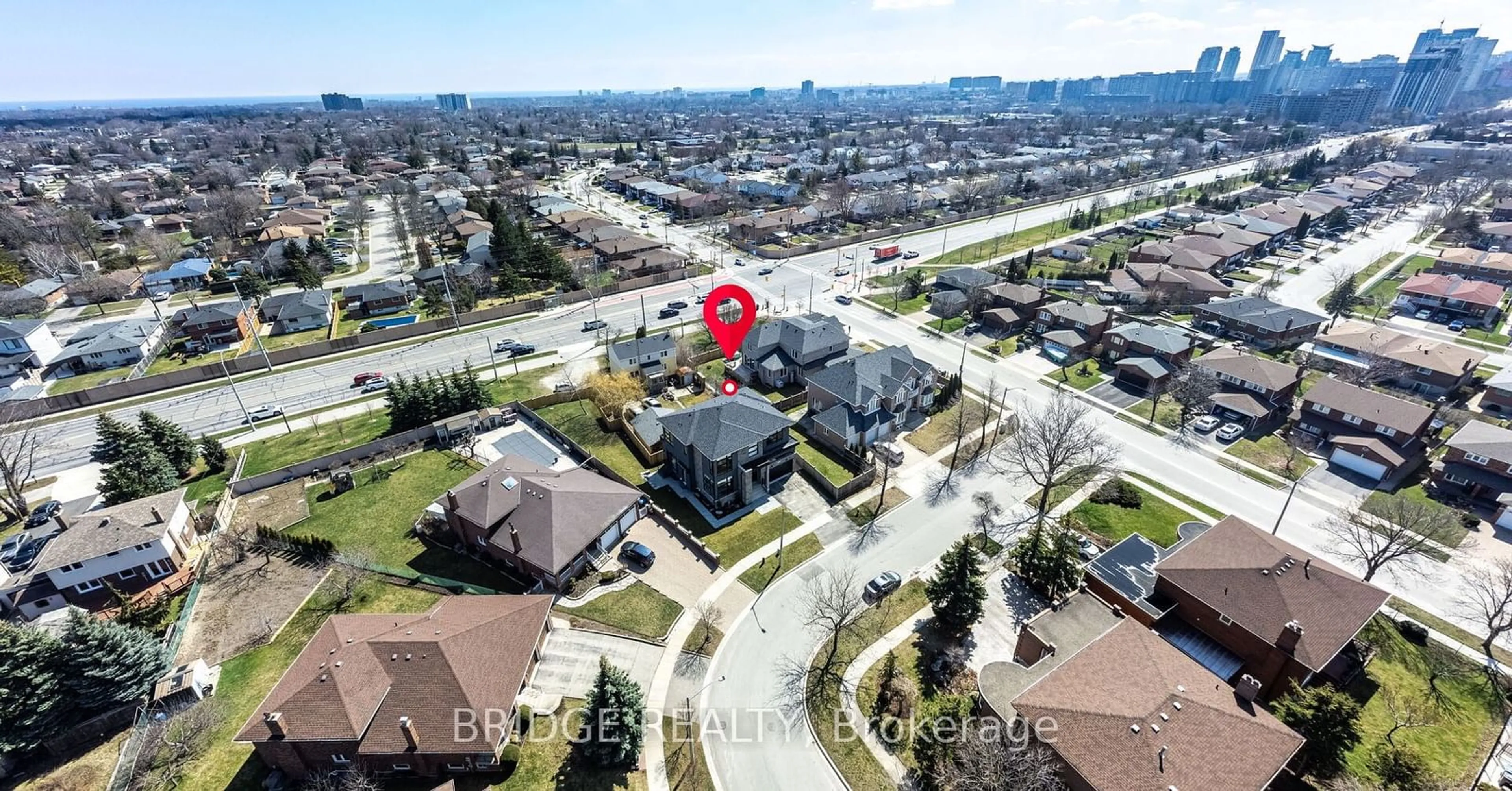 A pic from outside/outdoor area/front of a property/back of a property/a pic from drone, street for 4017 Twine Cres, Mississauga Ontario L4Z 1E8