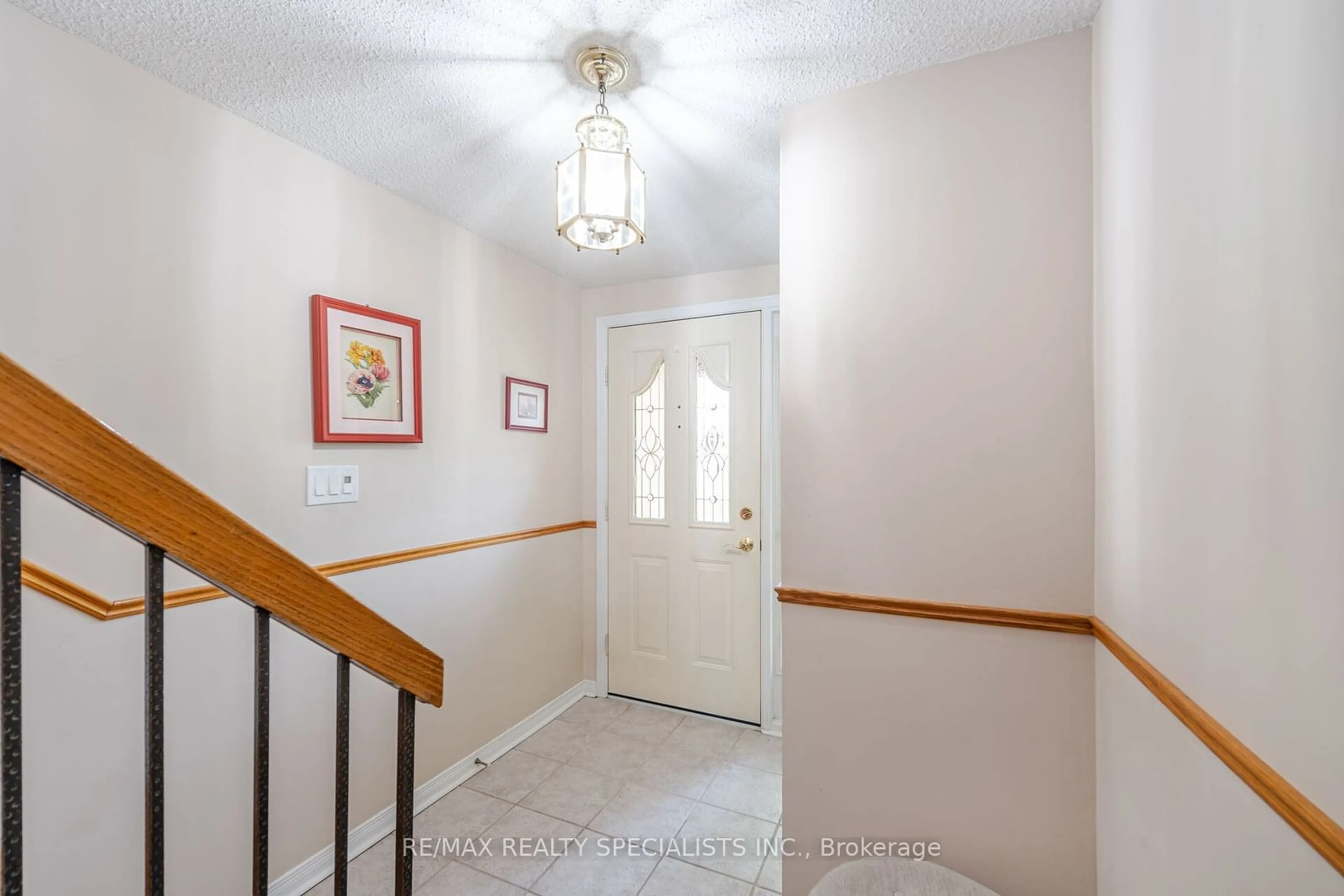 Indoor entryway for 3218 McCarthy Crt, Mississauga Ontario L4V 3Z6