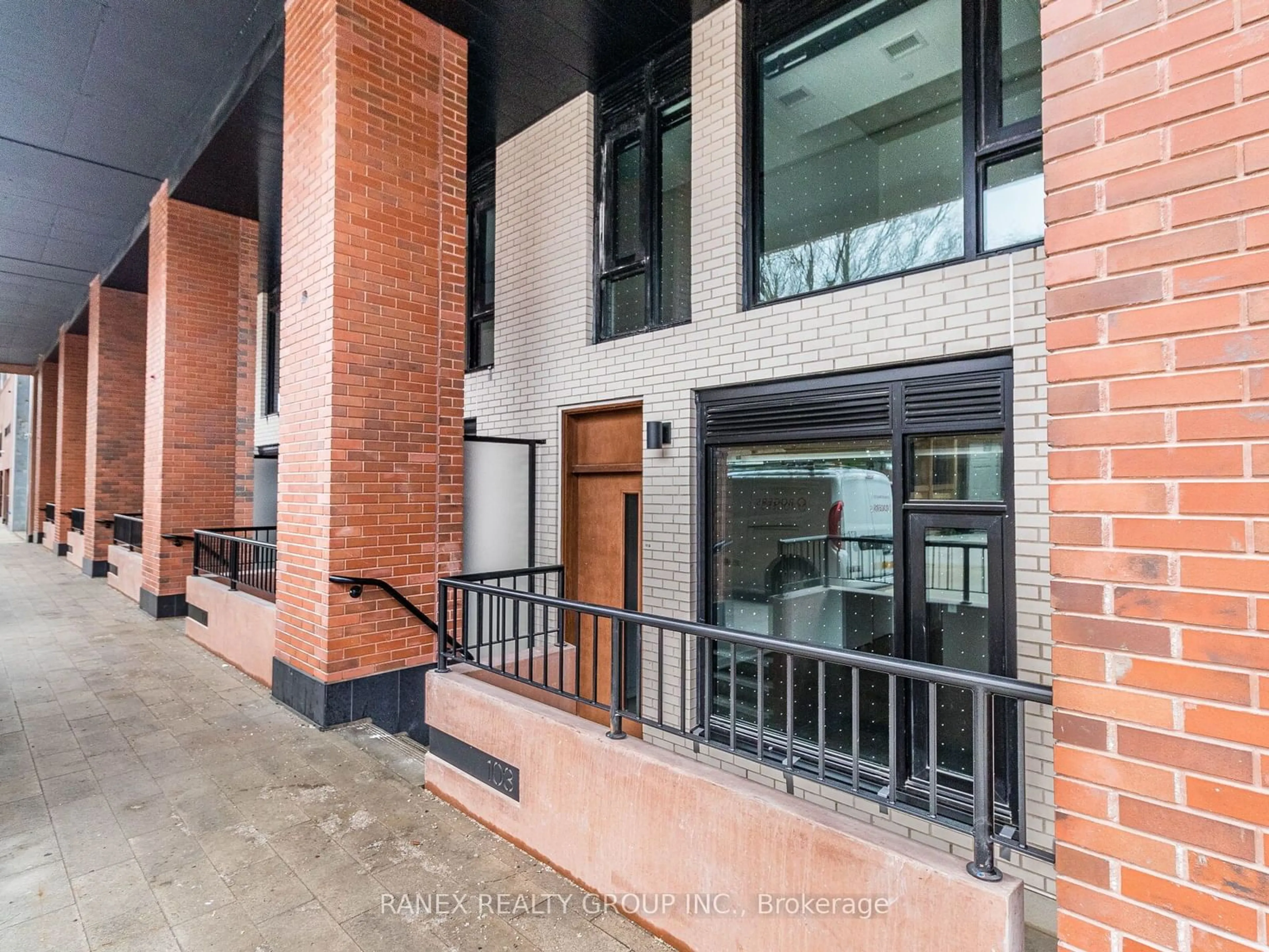 Indoor foyer for 7 Watkinson Ave #103, Toronto Ontario M6P 1Y2