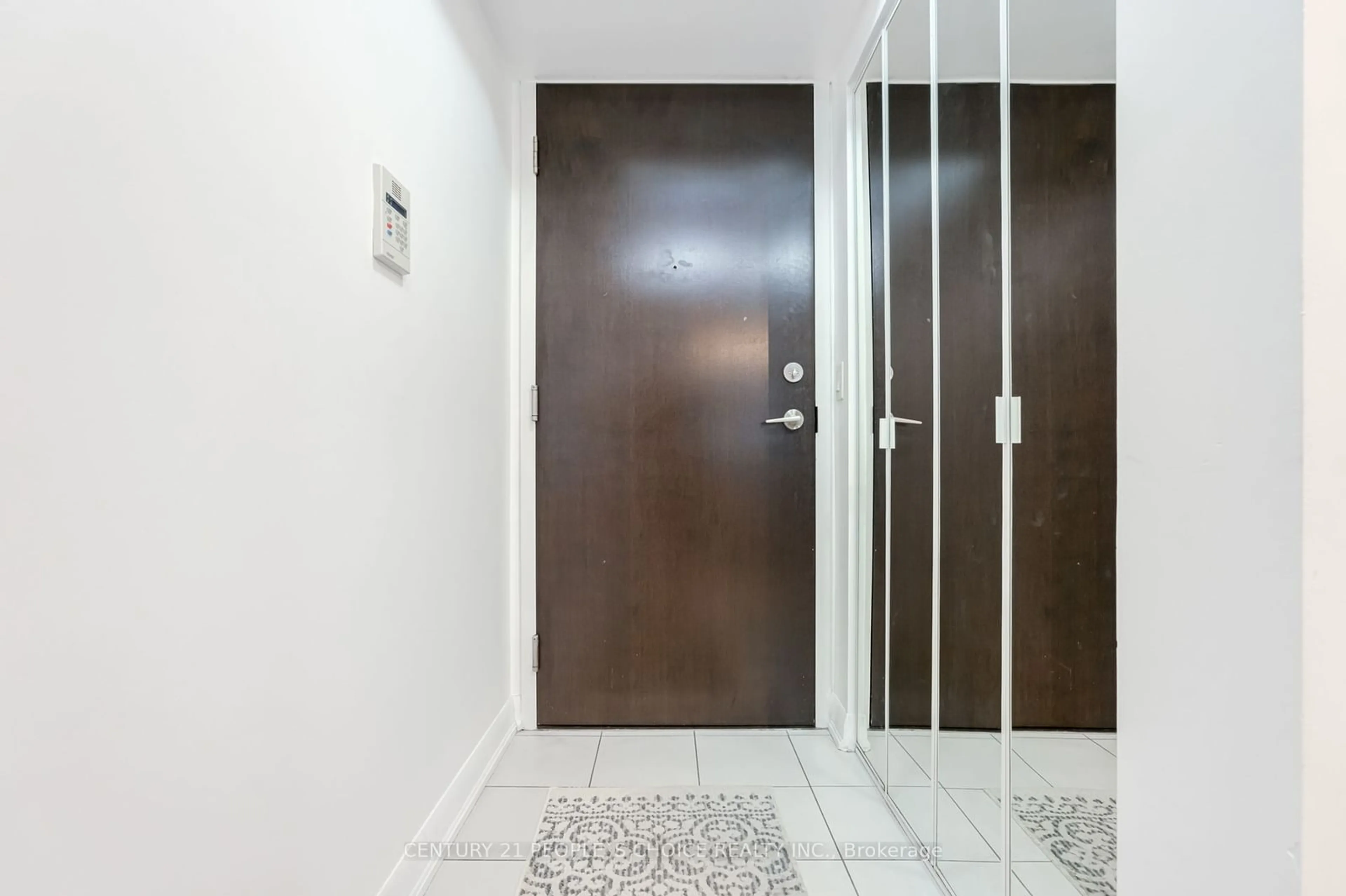 Indoor foyer for 215 Sherway Gardens Rd #2005, Toronto Ontario M9C 0A5