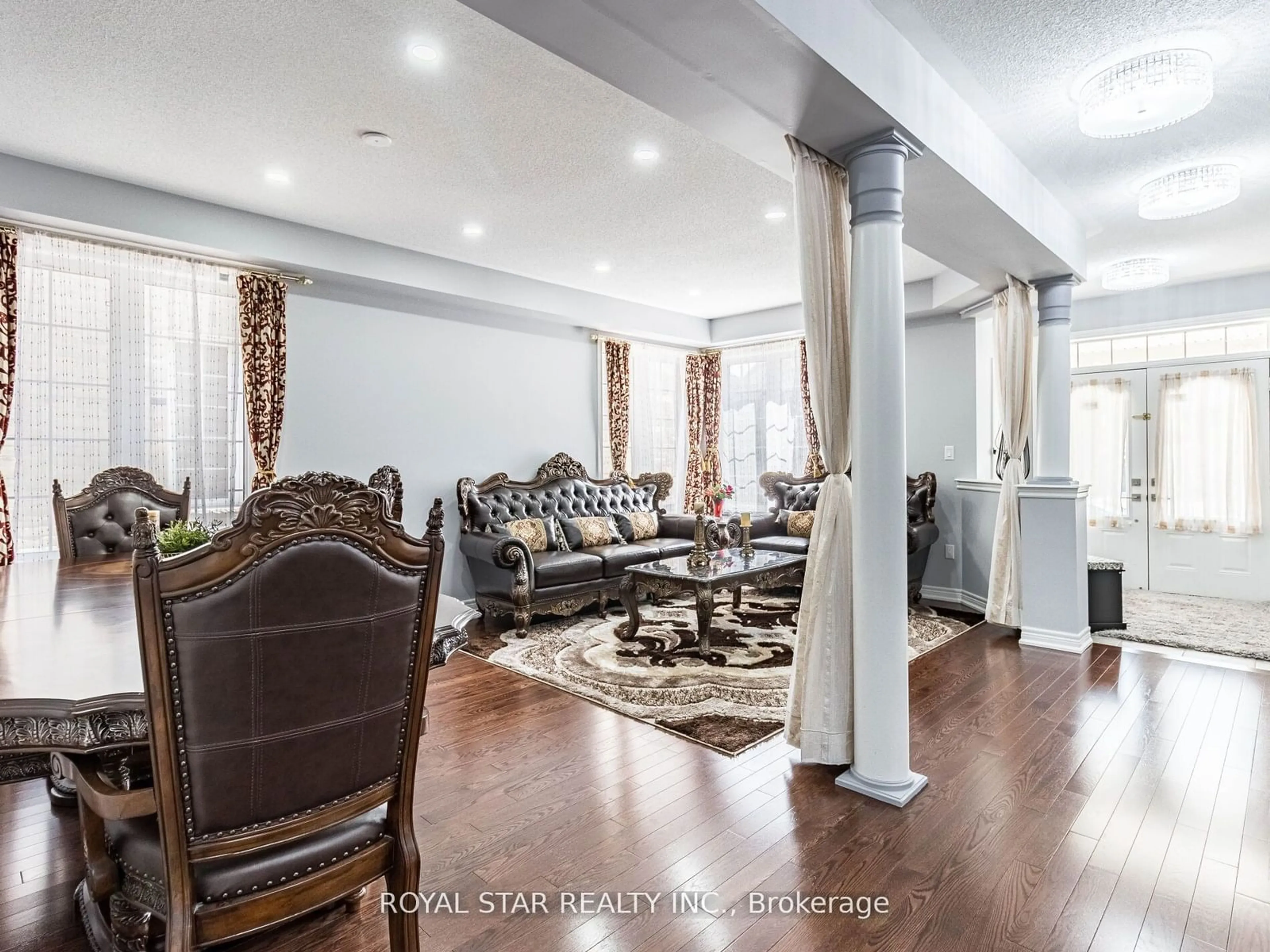 Living room with furniture, wood/laminate floor for 24 Bonnieglen Farm Blvd, Caledon Ontario L7C 3X8