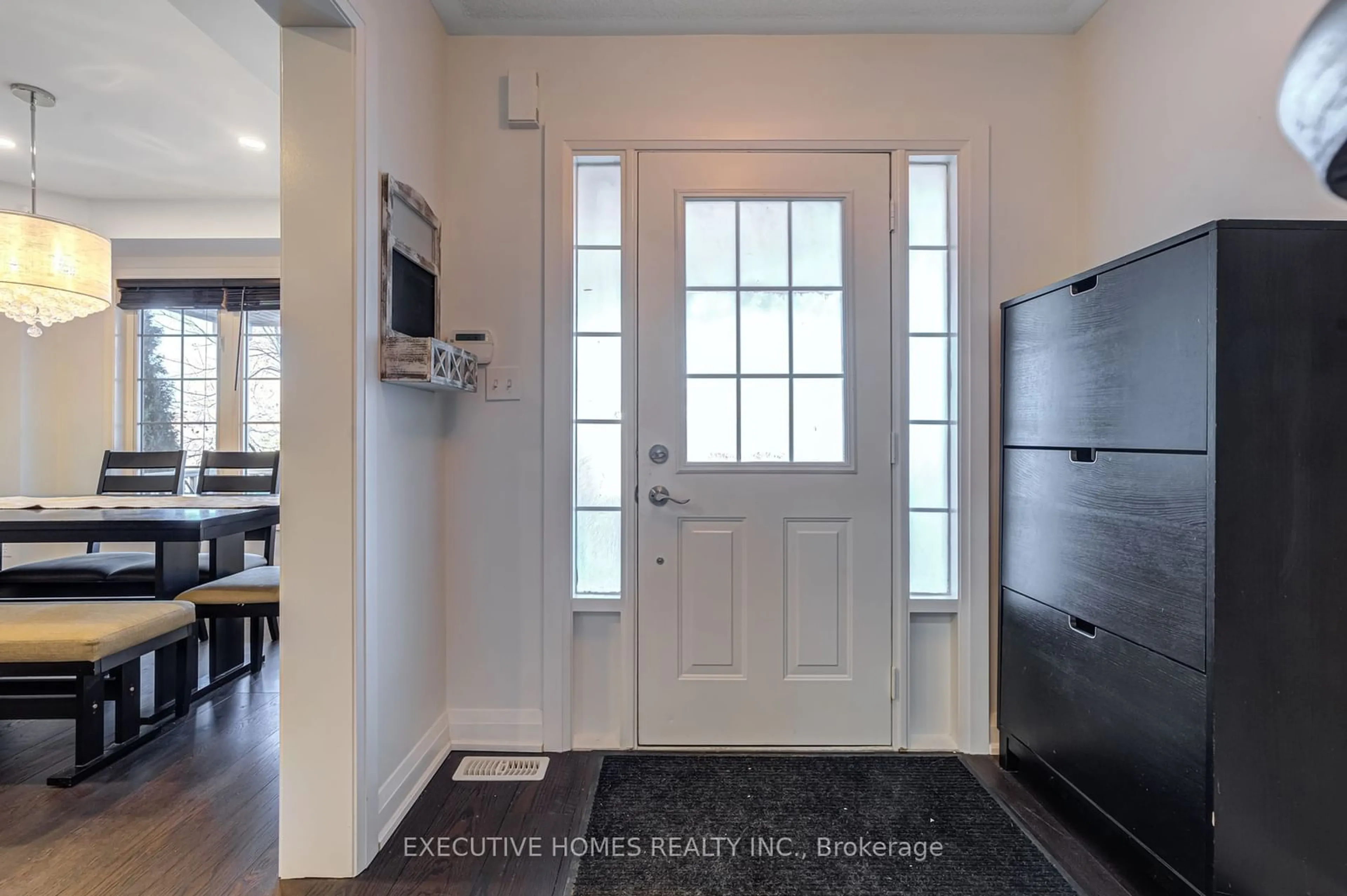 Indoor entryway for 830 Fourth Line, Milton Ontario L9T 6M5