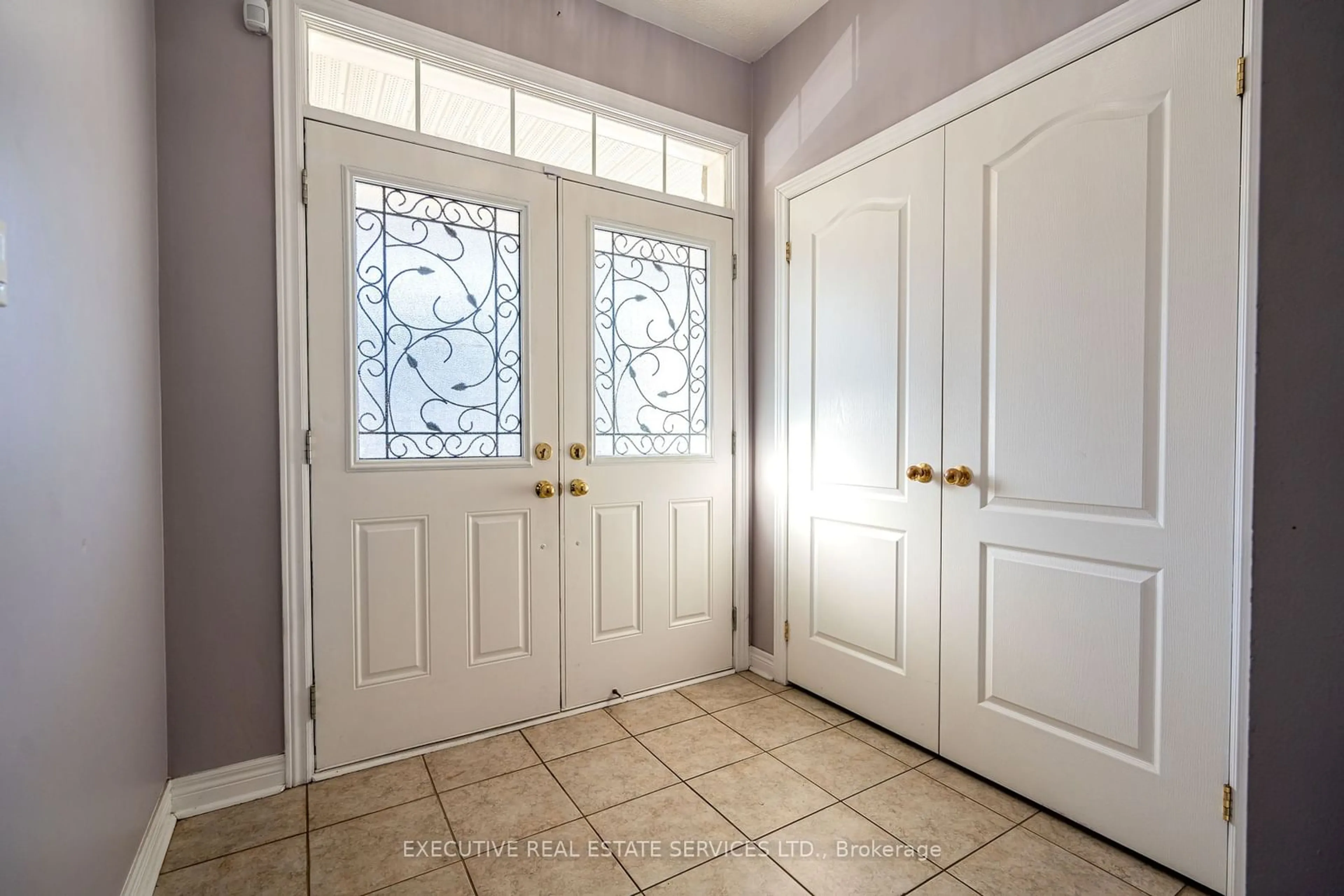 Indoor entryway for 51 Gower Cres, Brampton Ontario L6R 0R8