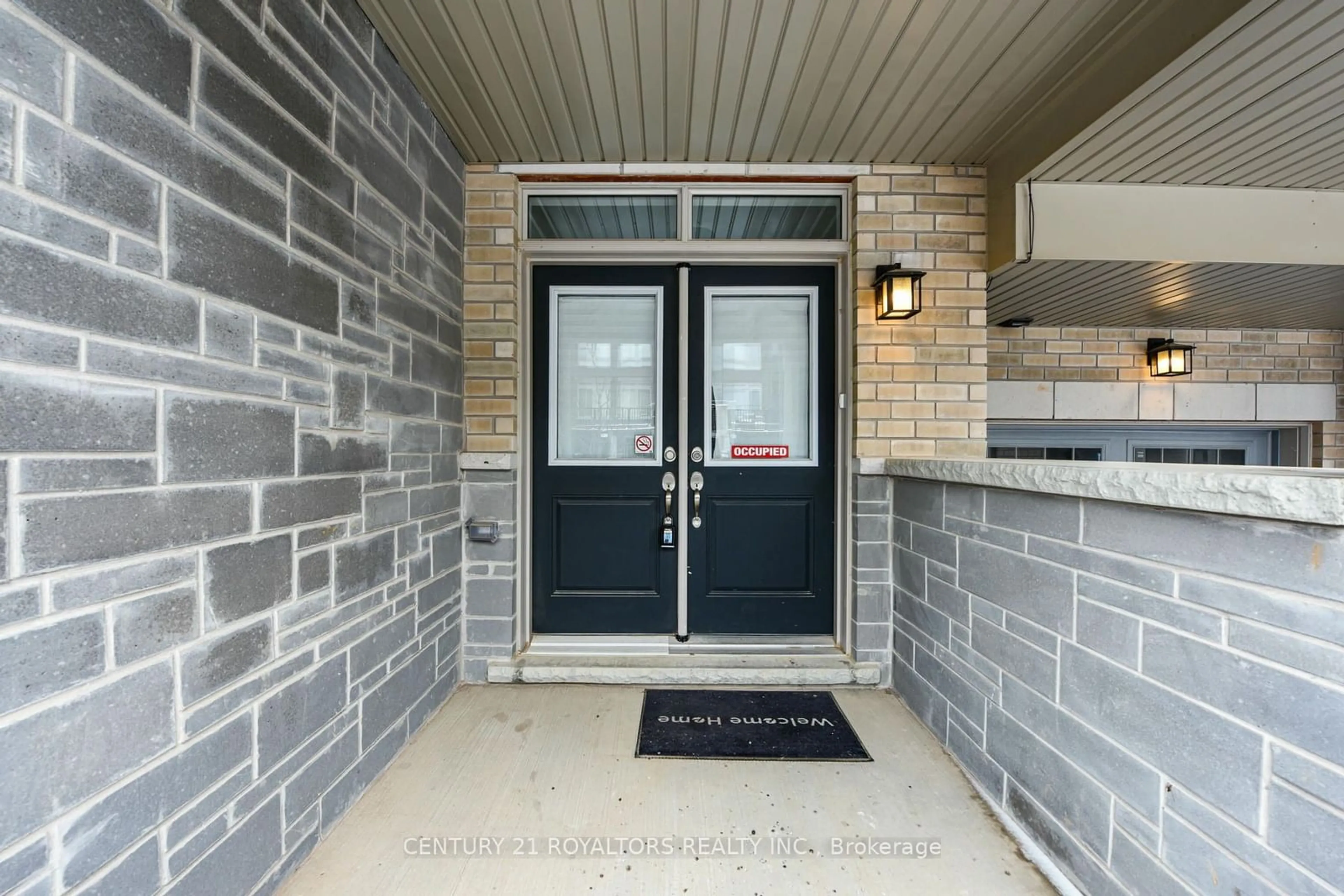 Indoor entryway for 16 Arrowview Dr, Brampton Ontario L7A 5H7