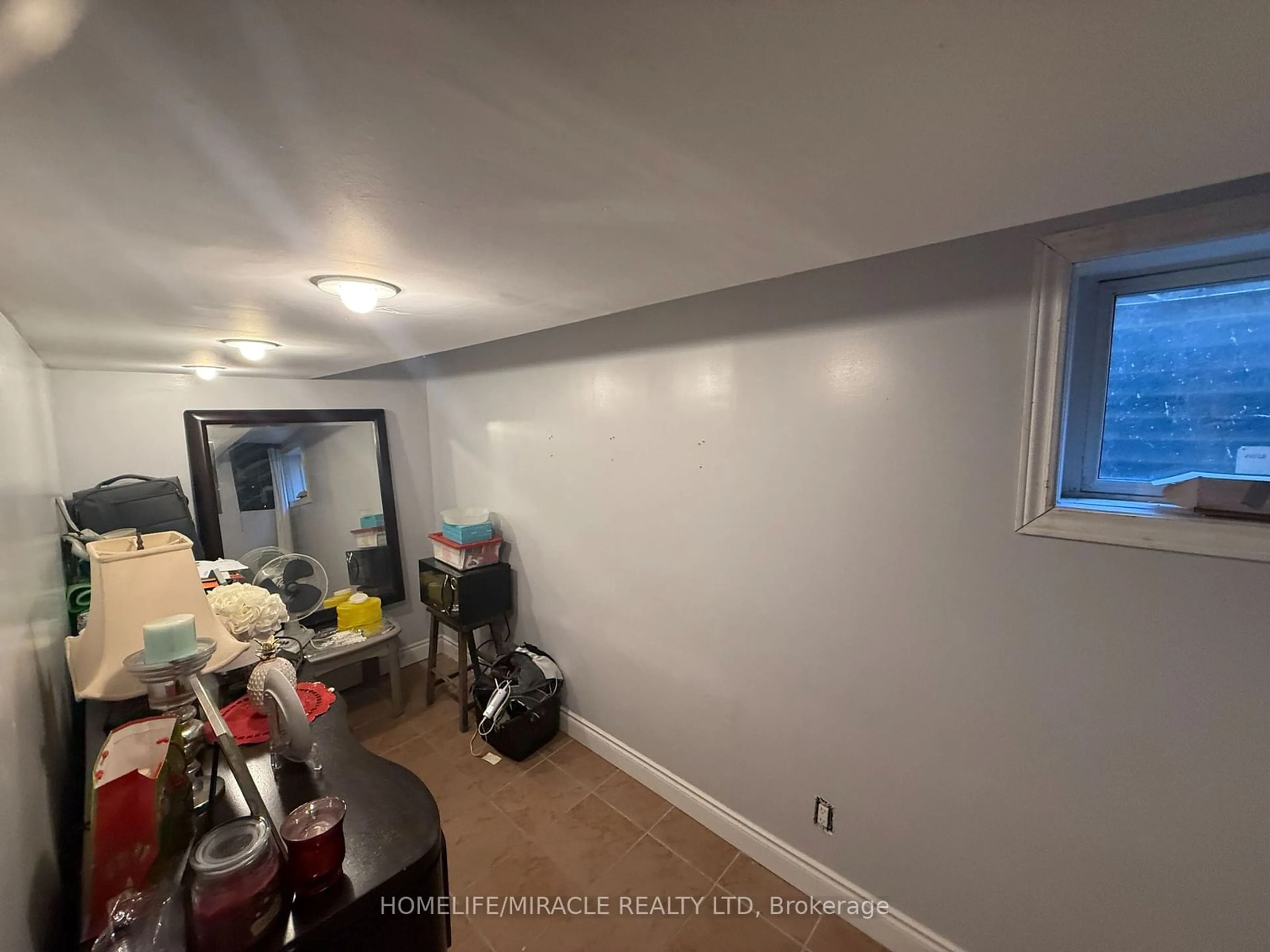 A pic of a room for 3444 Laddie Cres, Mississauga Ontario L4T 1N1