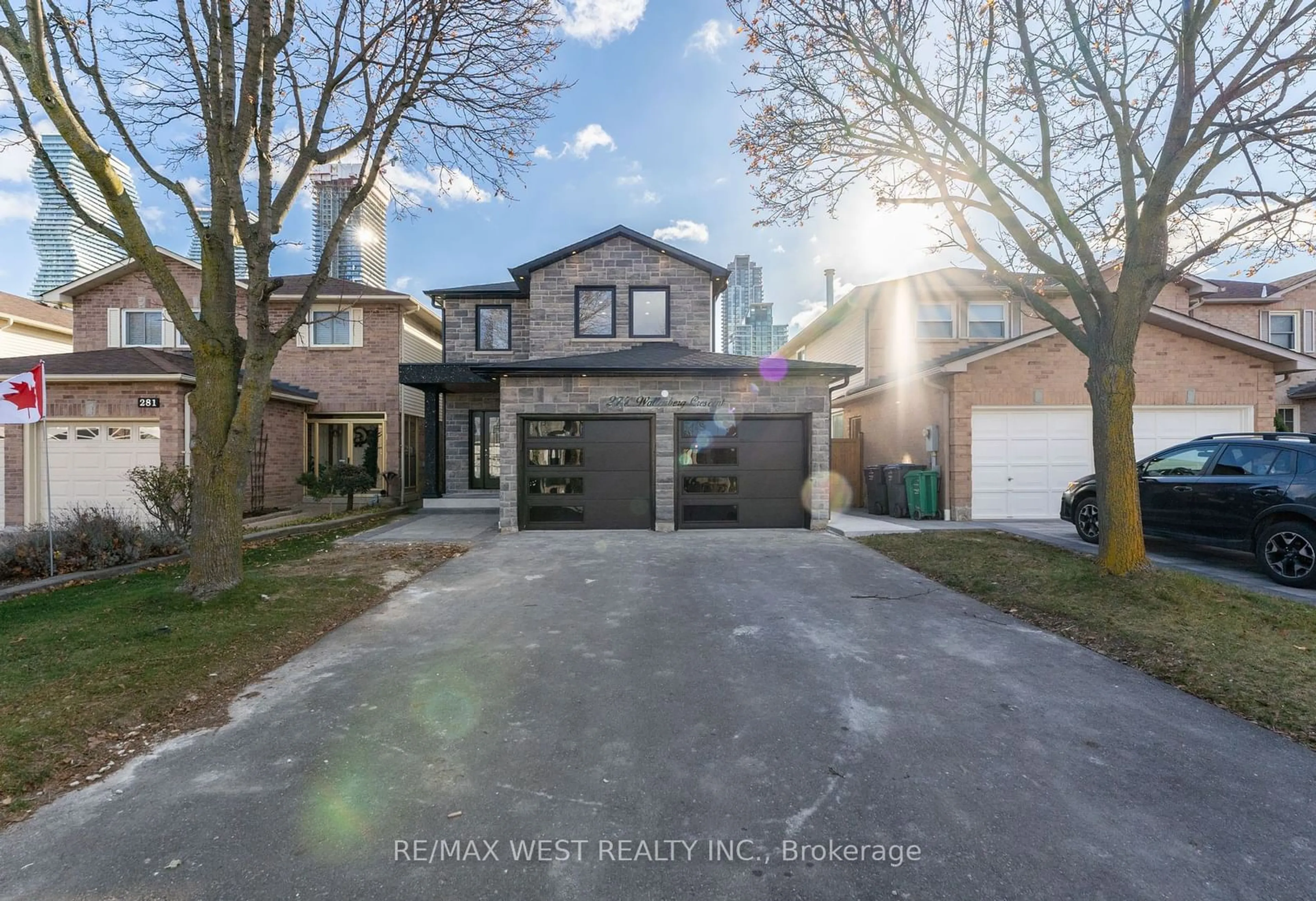 A pic from outside/outdoor area/front of a property/back of a property/a pic from drone, street for 277 Wallenberg Cres, Mississauga Ontario L5B 3N4