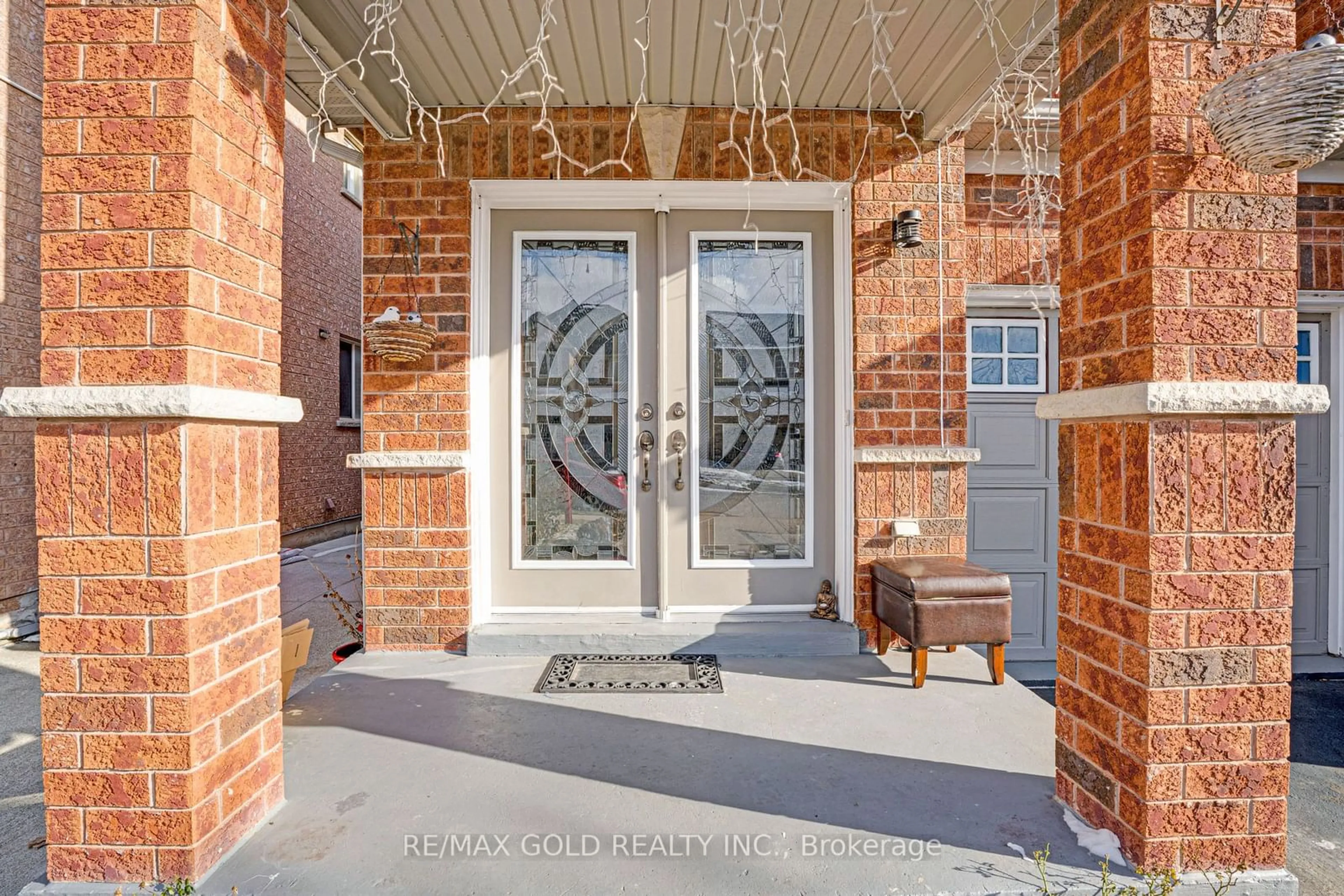 Indoor entryway for 3 Hot Spring Rd, Brampton Ontario L6R 3H9