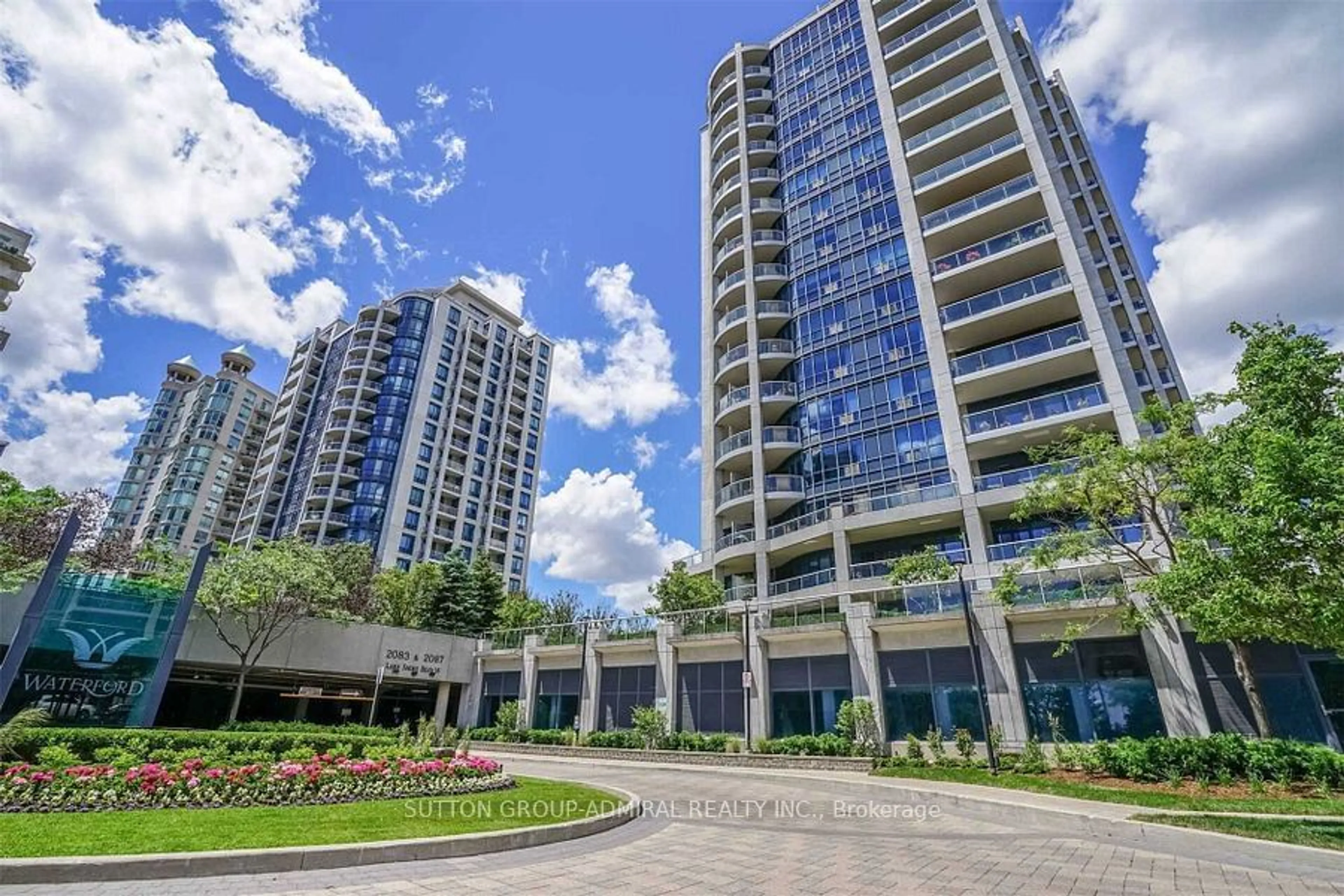 Indoor foyer for 2083 Lake Shore Blvd #1108, Toronto Ontario M8V 4G2