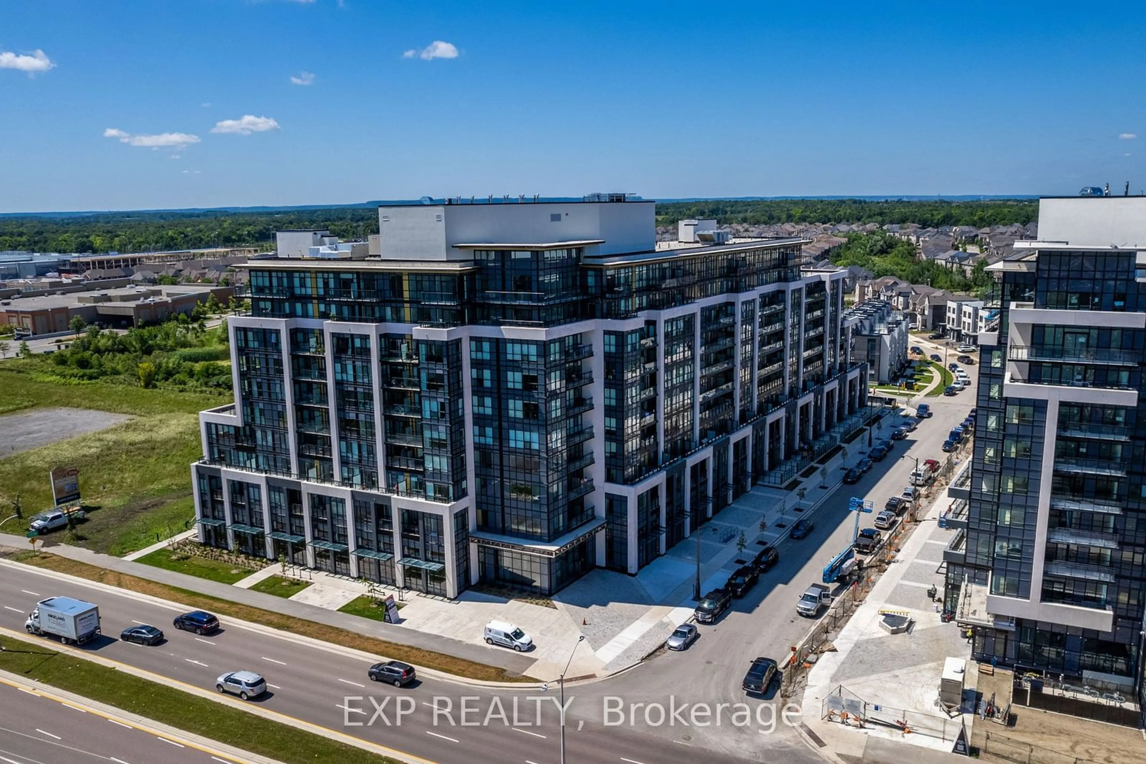 A pic from outside/outdoor area/front of a property/back of a property/a pic from drone, building for 405 Dundas St #307, Oakville Ontario L6M 5P9