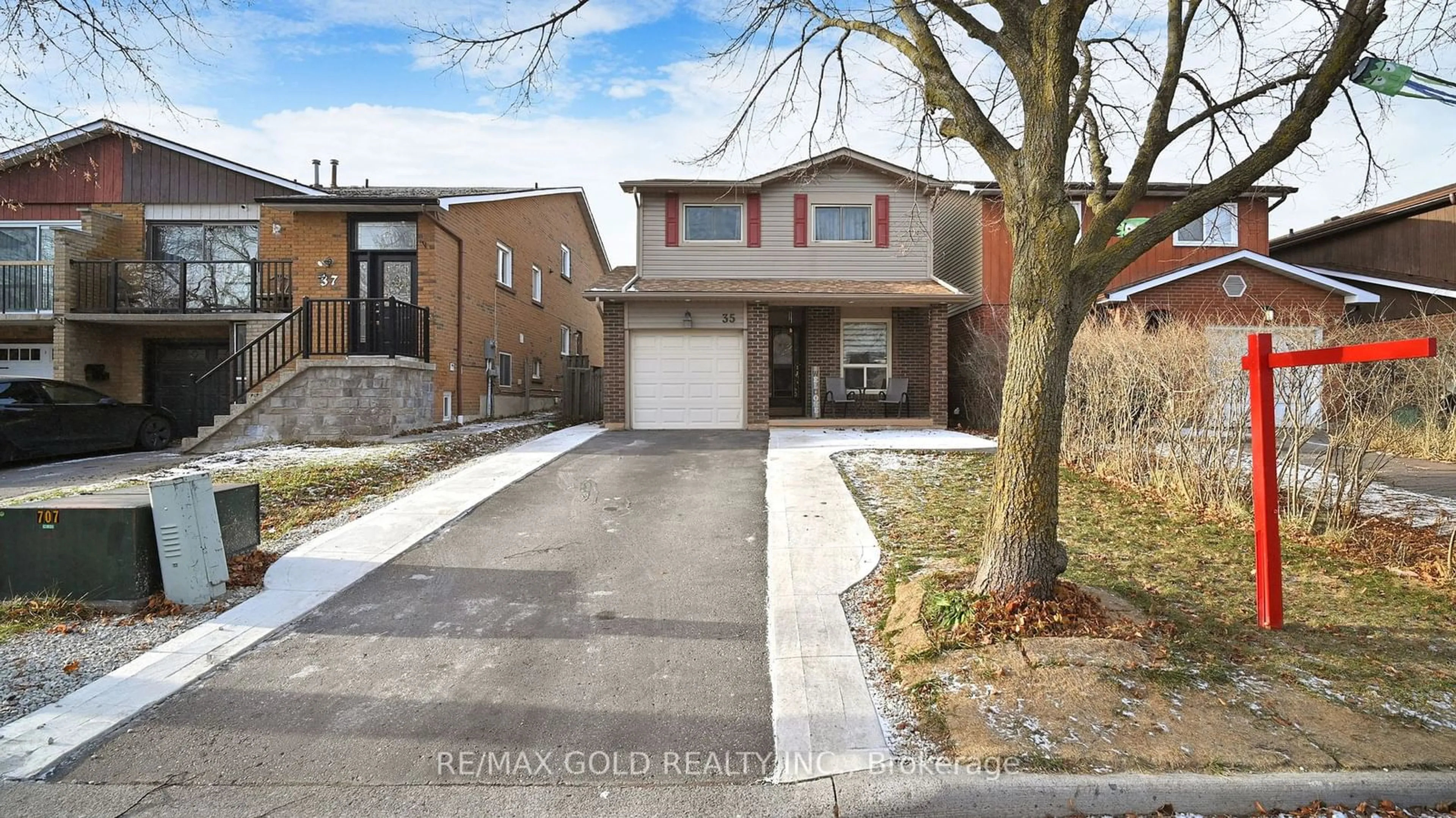 Home with brick exterior material, street for 35 Lady Stewart Blvd, Brampton Ontario L6S 3Y2