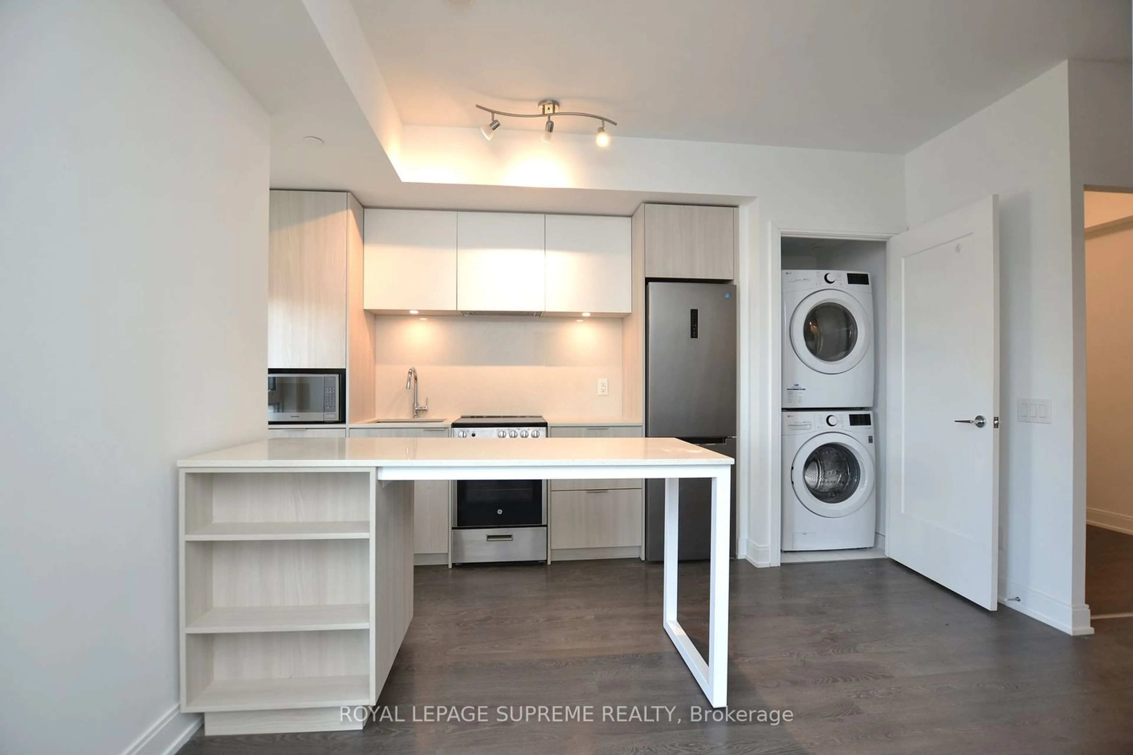 Standard kitchen, wood/laminate floor for 70 Annie Craig Dr #1003, Toronto Ontario M8V 0G2