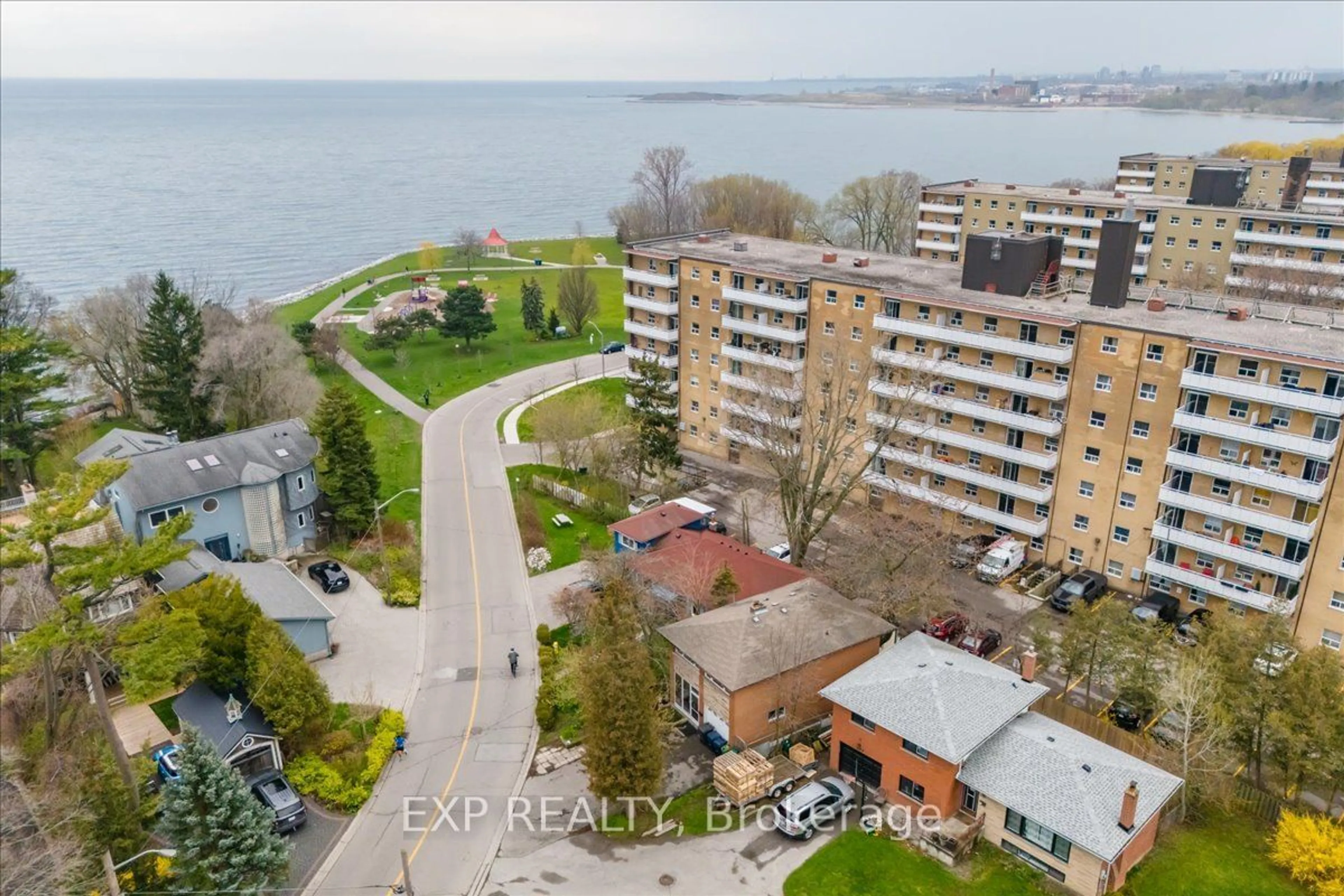 A pic from outside/outdoor area/front of a property/back of a property/a pic from drone, water/lake/river/ocean view for 208 Lake Prom, Toronto Ontario M8W 1A8