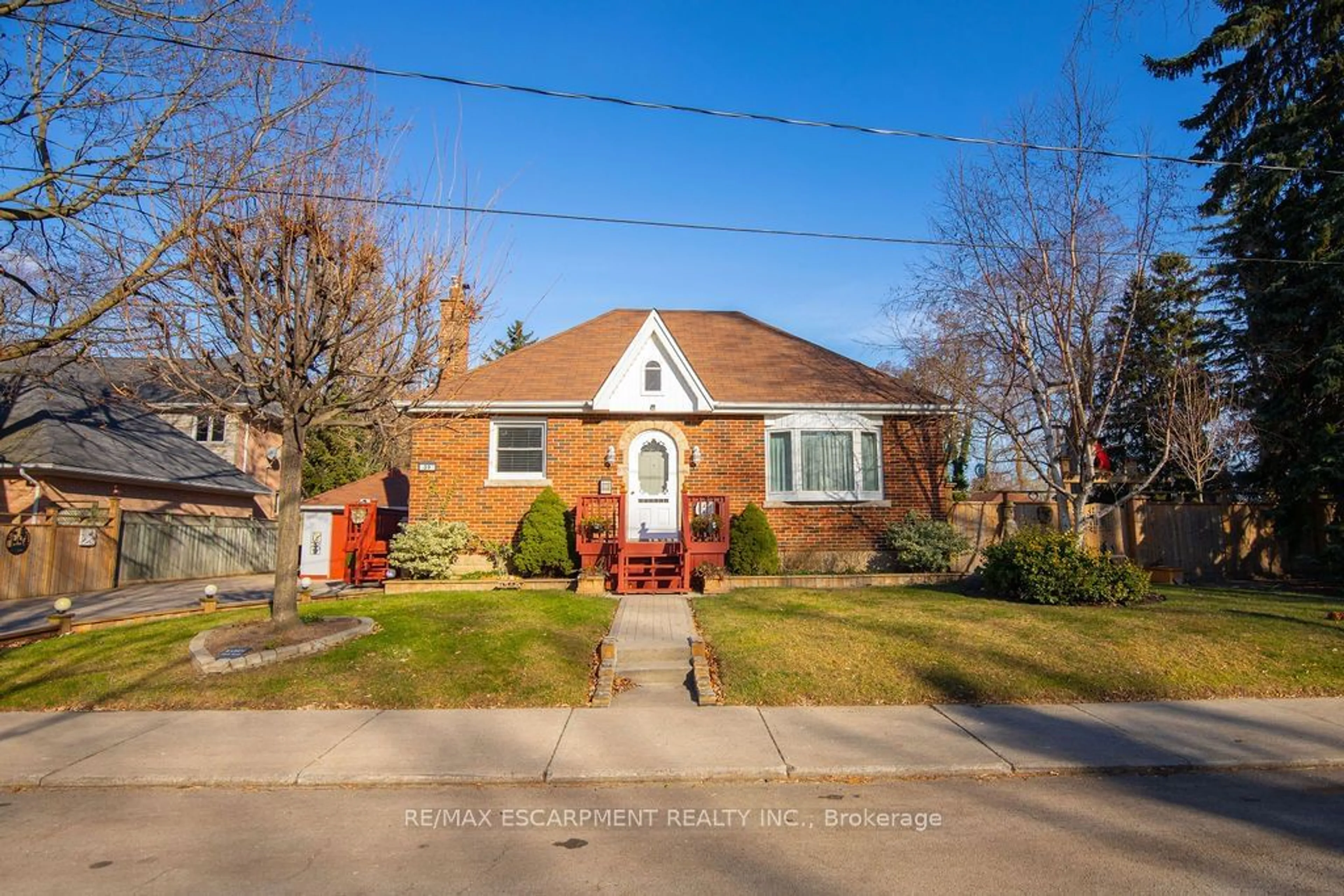 Home with brick exterior material, street for 39 Brant St, Oakville Ontario L6K 2Z3