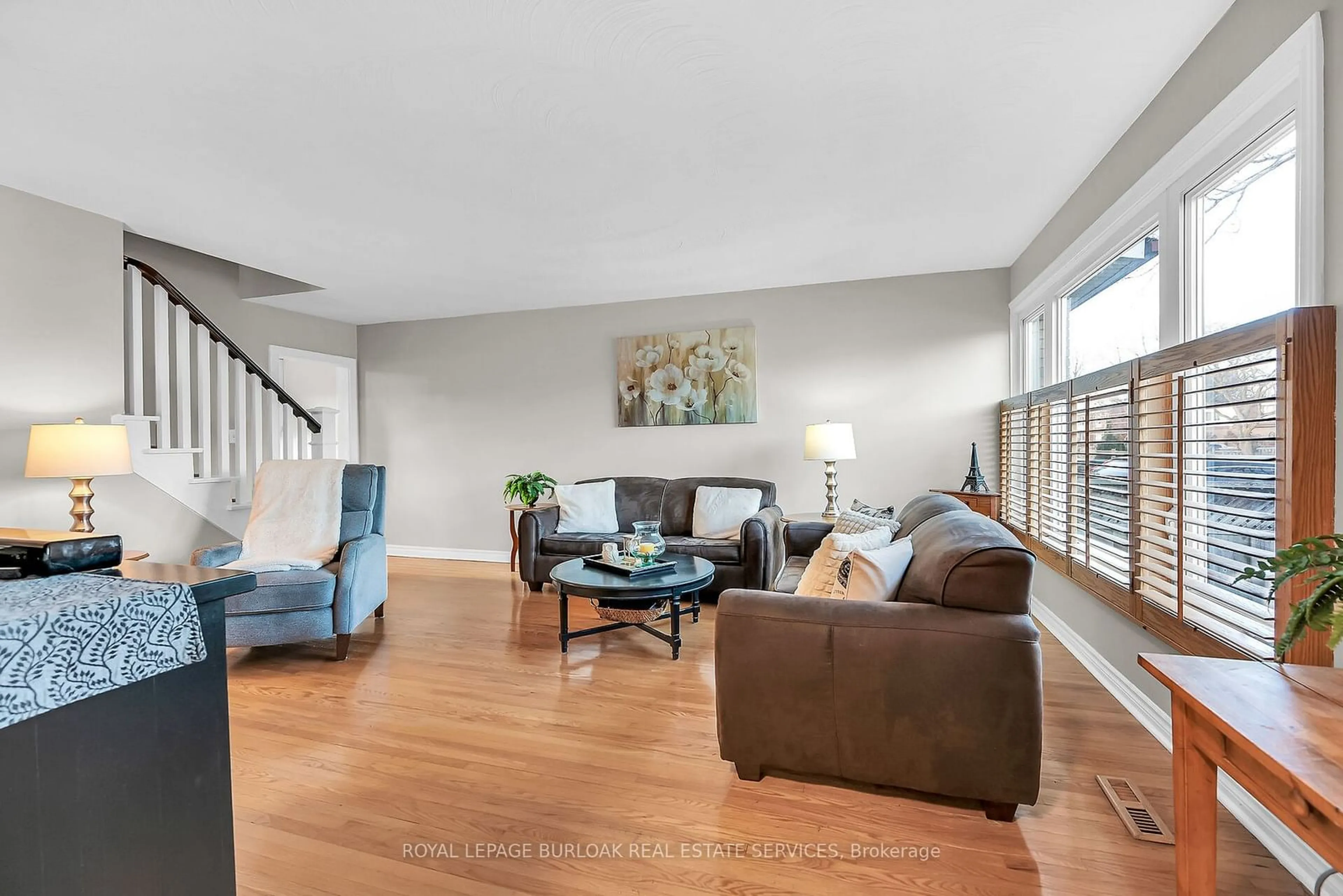 Living room with furniture, unknown for 2398 Maryvale Crt, Burlington Ontario L7P 2P2