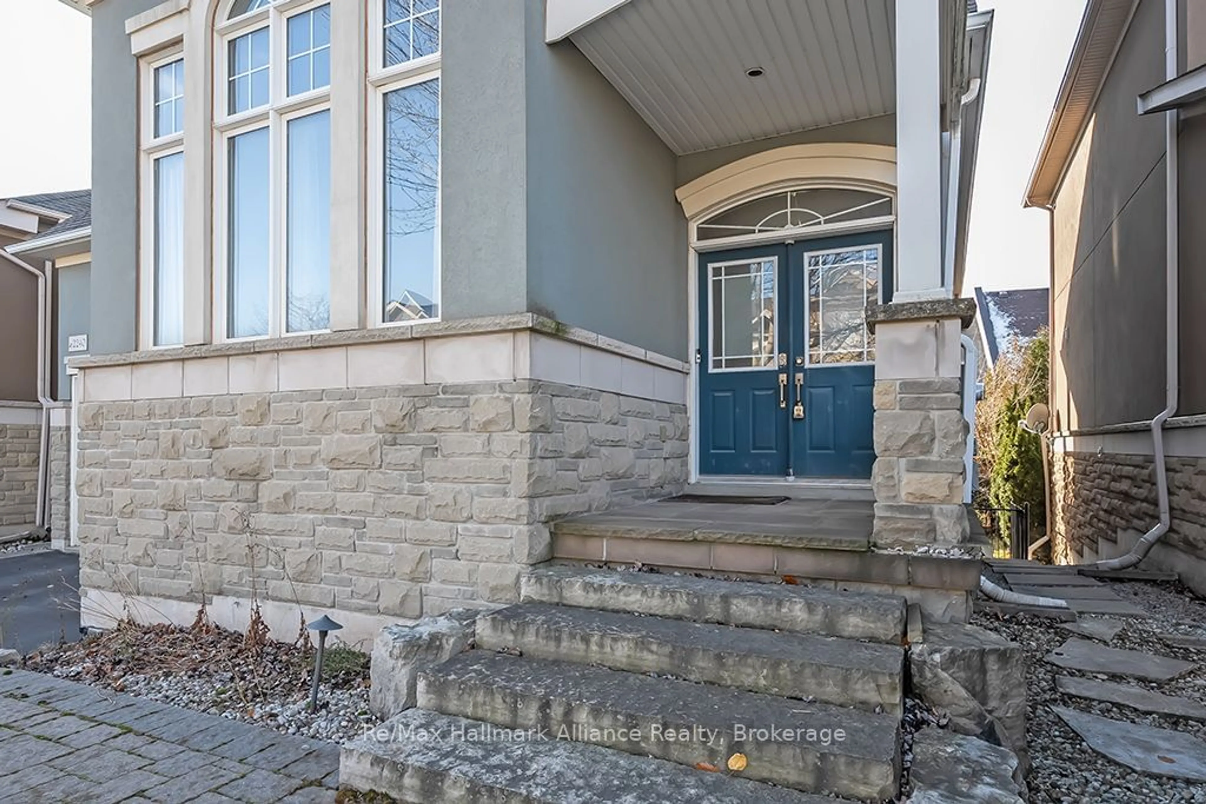 Indoor entryway for 2240 Blackbird Crt, Oakville Ontario L6M 5E6