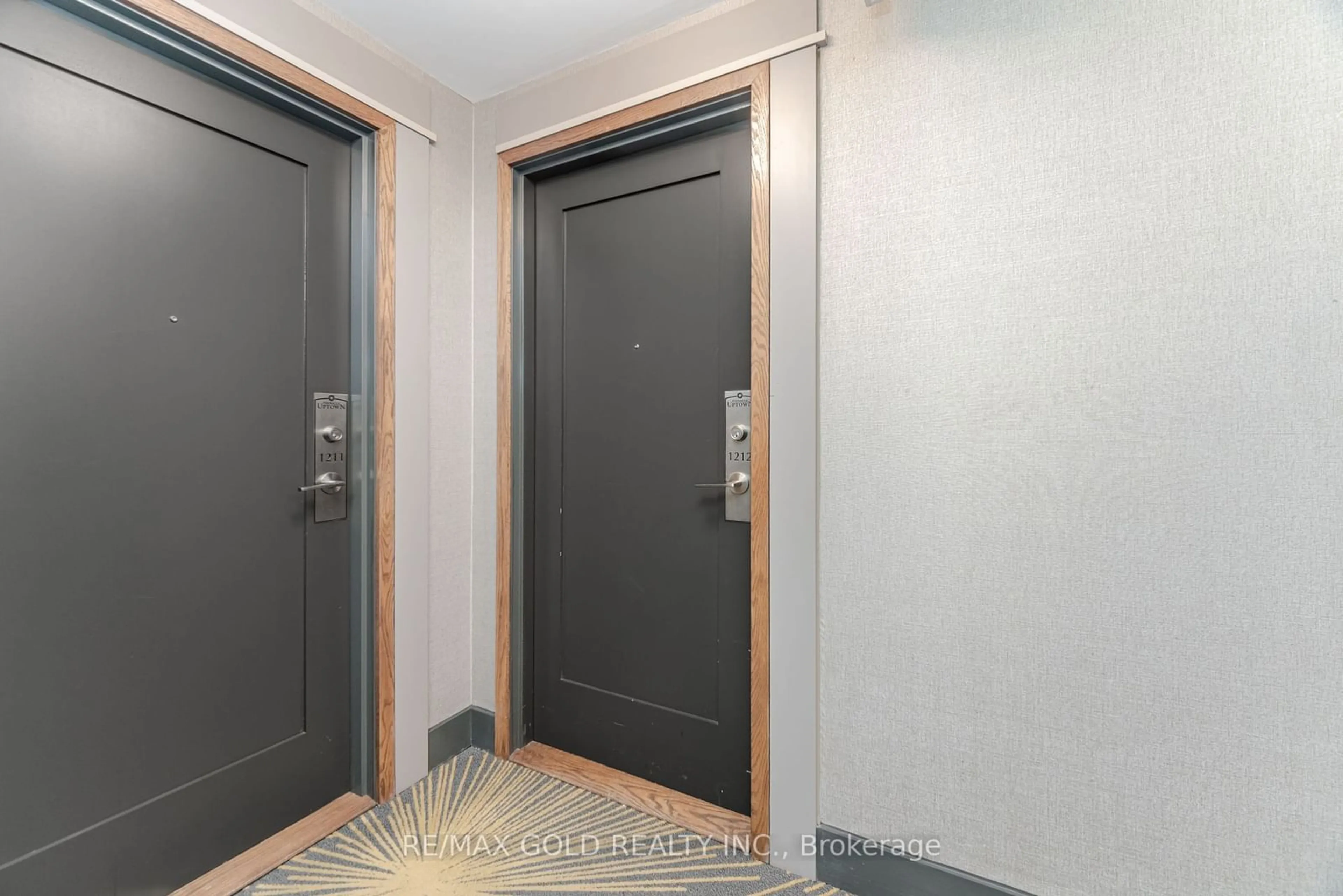 Indoor foyer for 5033 Four Springs Ave #1212, Mississauga Ontario L5R 0G6