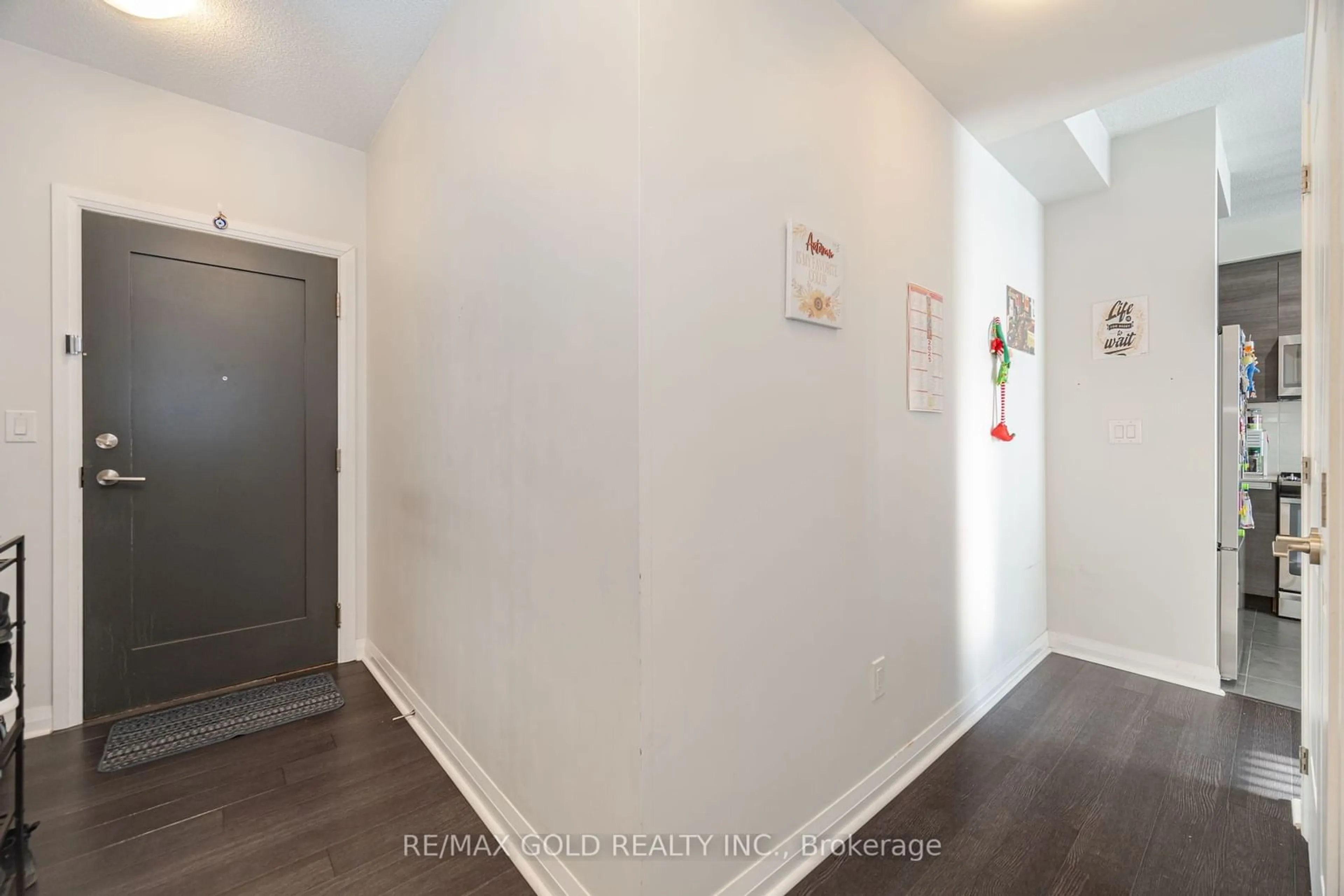 Indoor entryway for 5033 Four Springs Ave #1212, Mississauga Ontario L5R 0G6