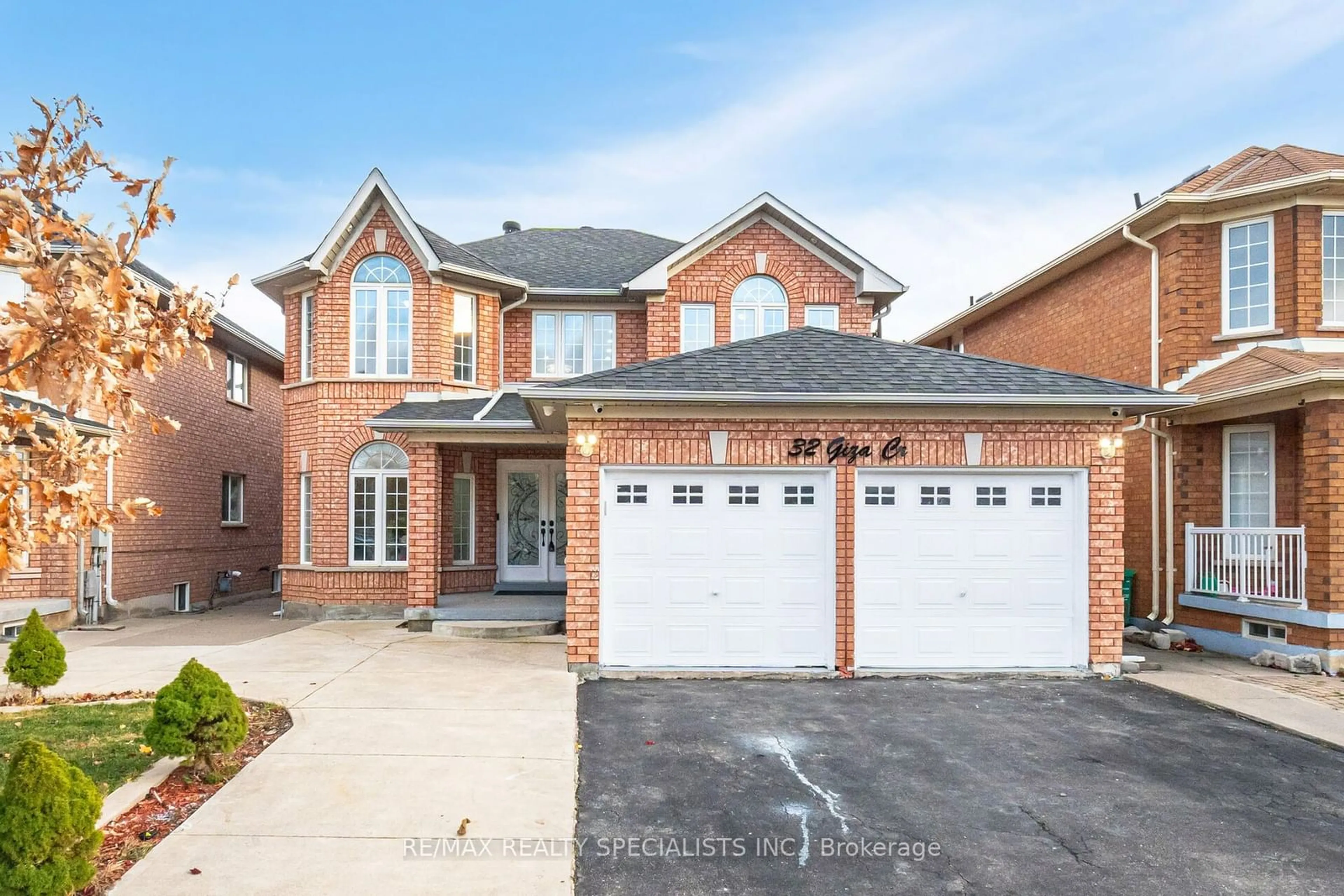 Home with brick exterior material, street for 32 Giza Cres, Brampton Ontario L6R 2R3