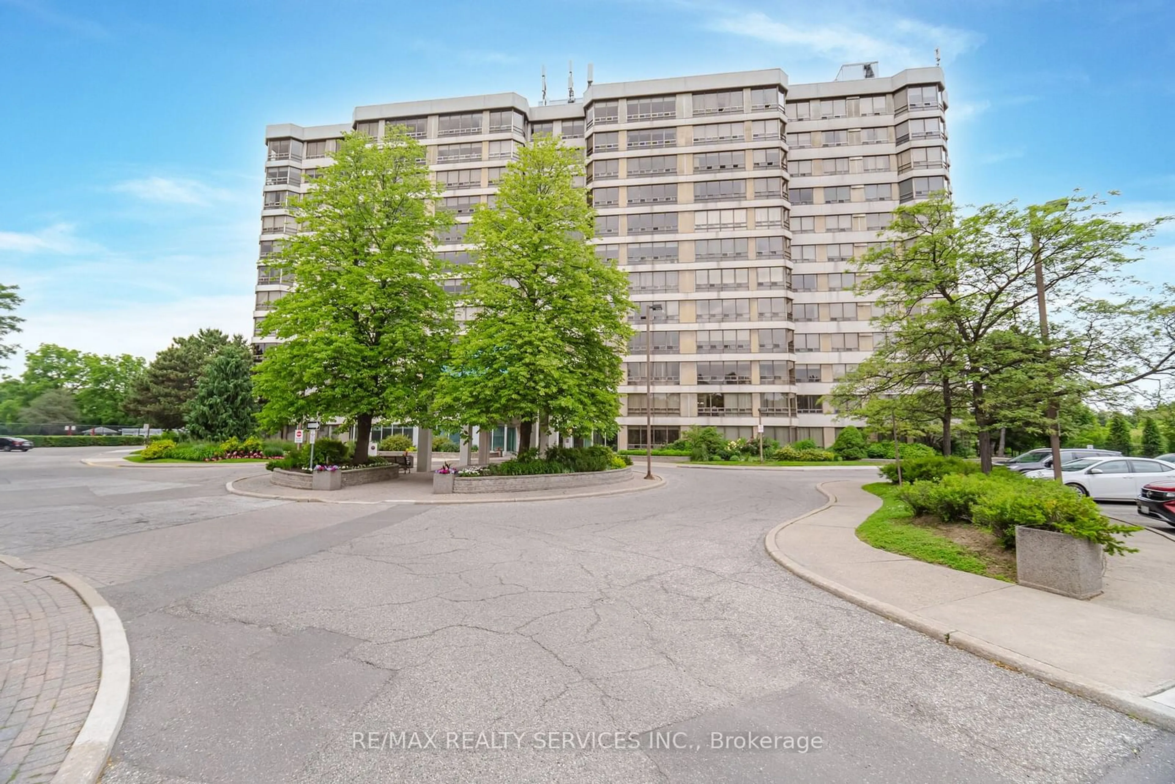 A pic from outside/outdoor area/front of a property/back of a property/a pic from drone, unknown for 310 Mill St #1206, Brampton Ontario L6Y 3B1