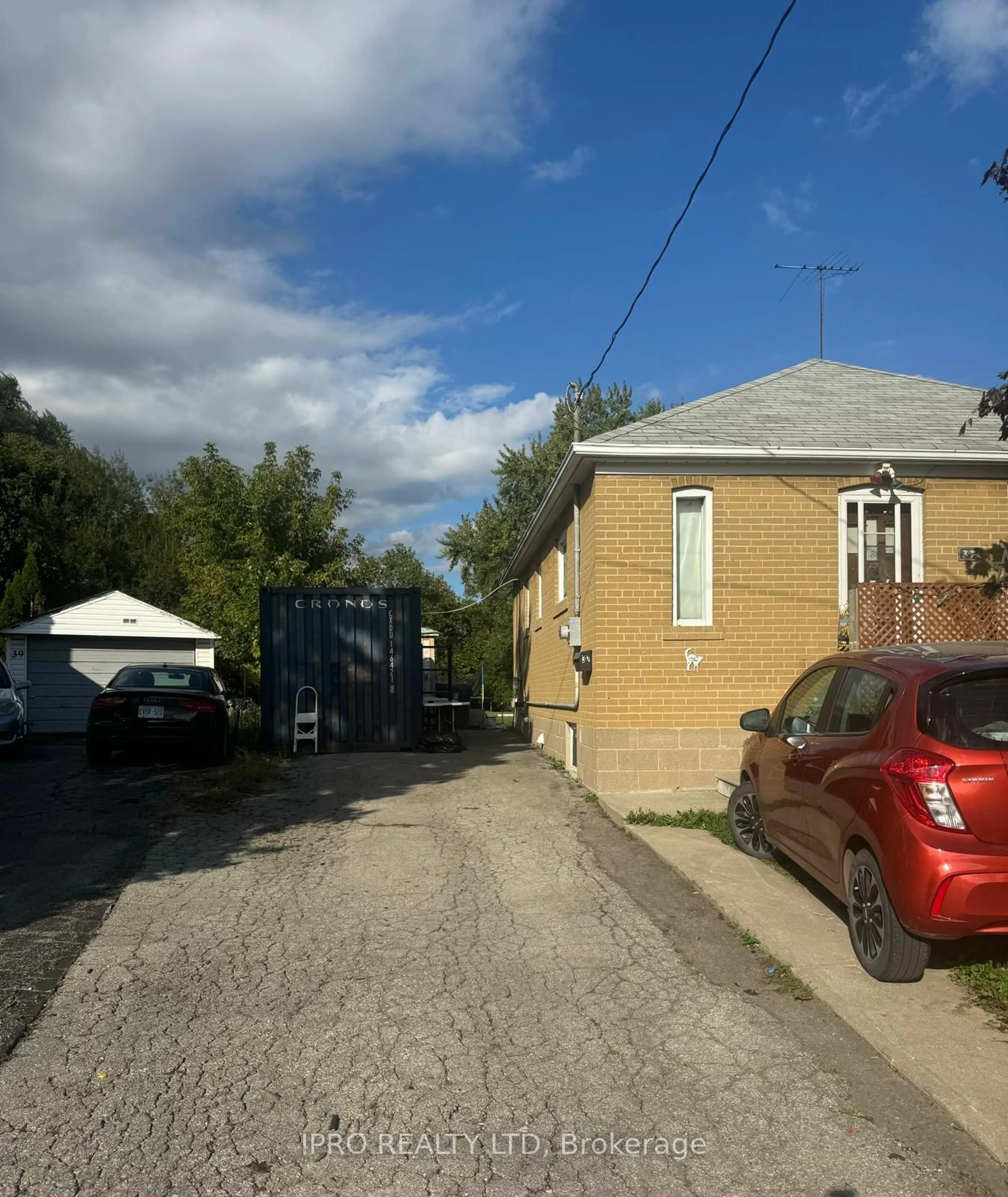 A pic from outside/outdoor area/front of a property/back of a property/a pic from drone, street for 37 HATFIELD Cres, Toronto Ontario M9W 3R7