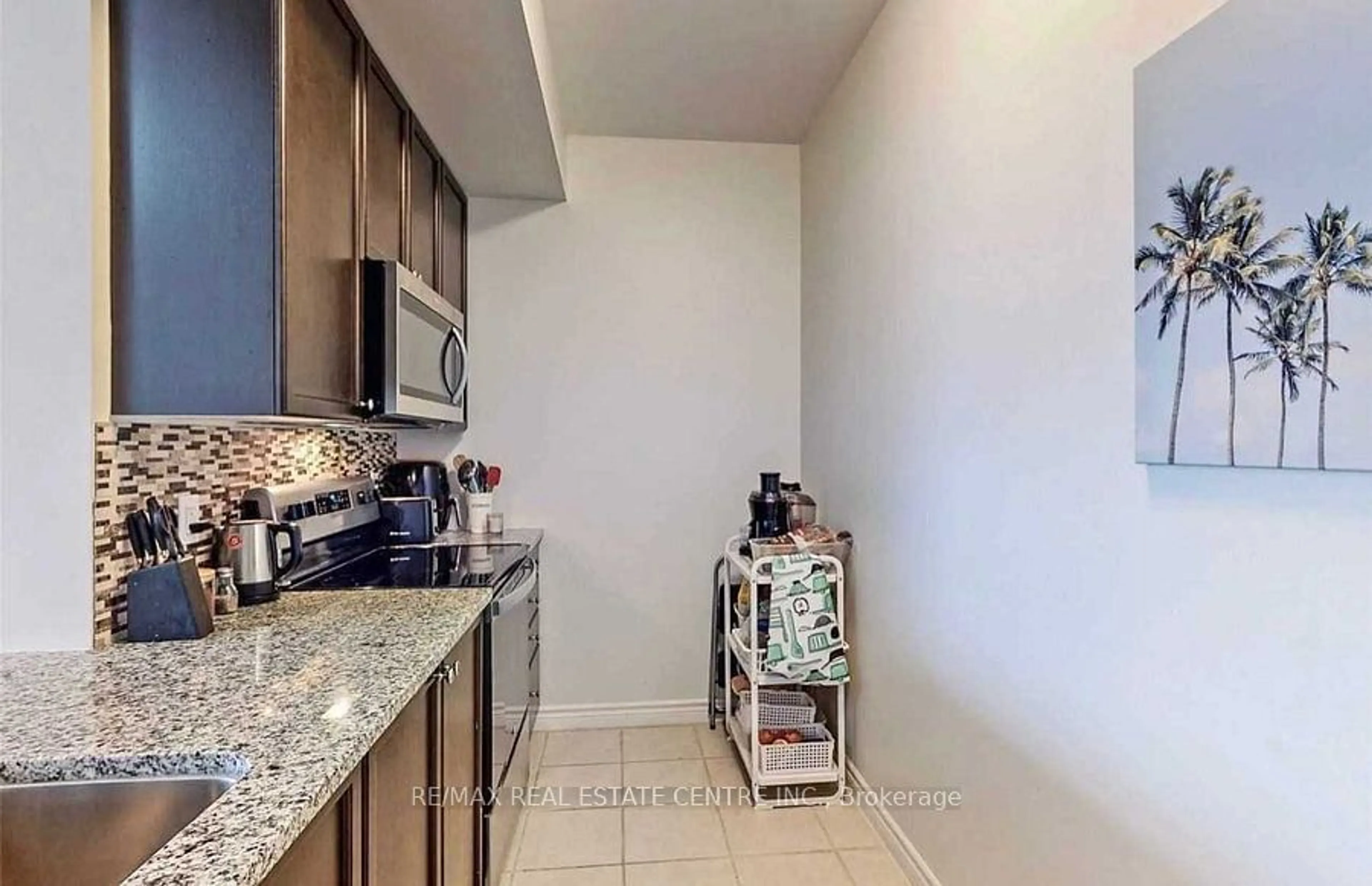 Standard kitchen, ceramic/tile floor for 349 Rathburn Rd #2219, Mississauga Ontario L5B 0K6