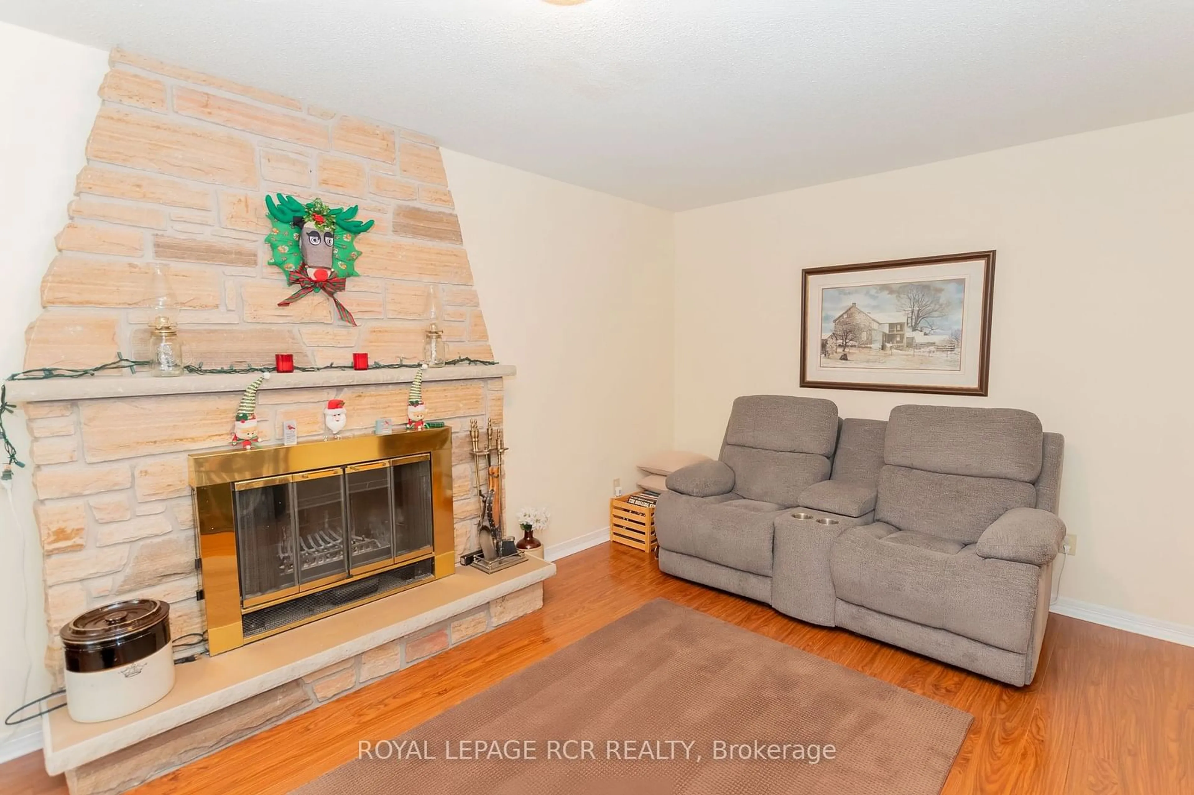 Living room with furniture, unknown for 420 College Ave, Orangeville Ontario L9W 3H4