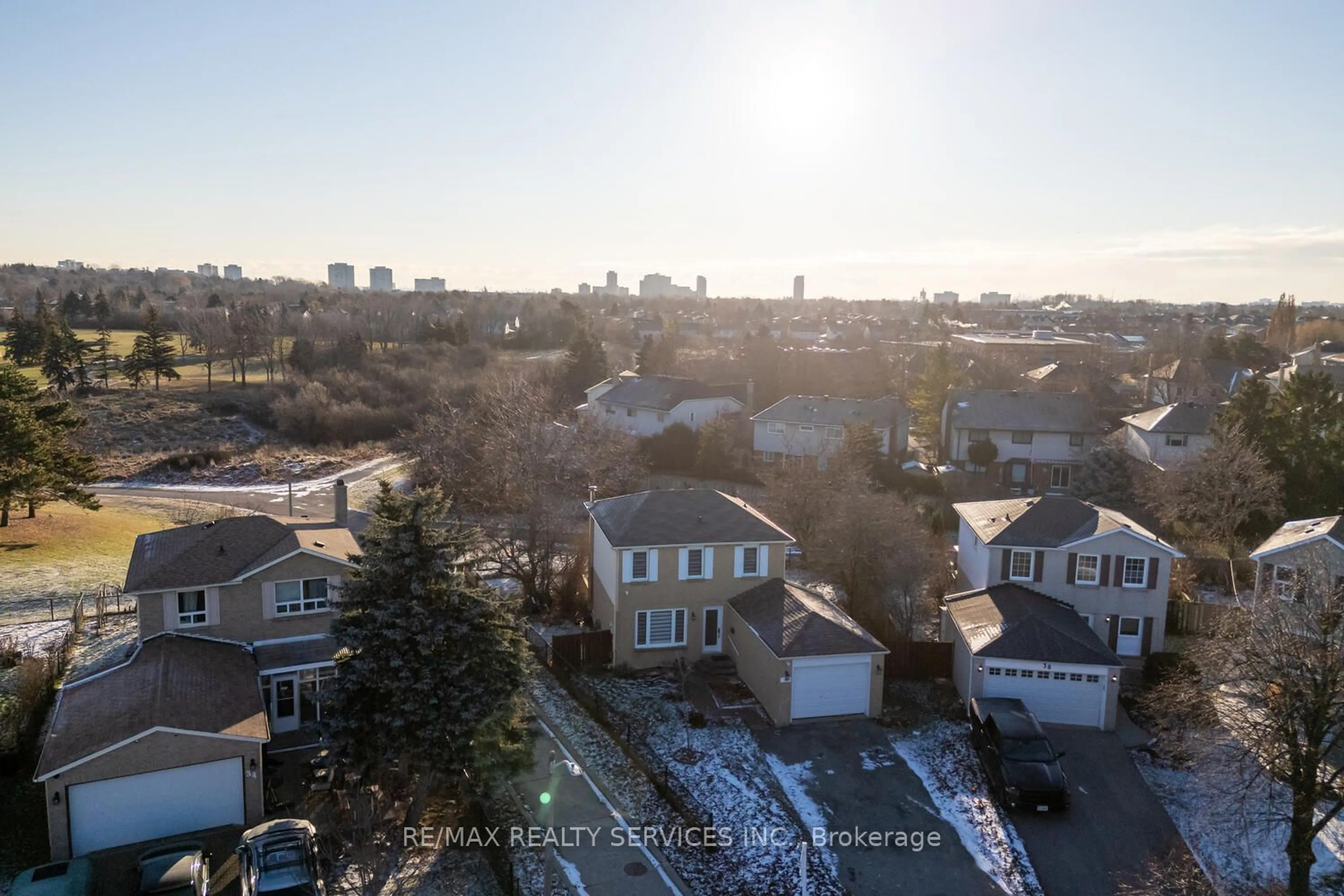 A pic from outside/outdoor area/front of a property/back of a property/a pic from drone, city buildings view from balcony for 36 Norma Cres, Brampton Ontario L6S 4H2