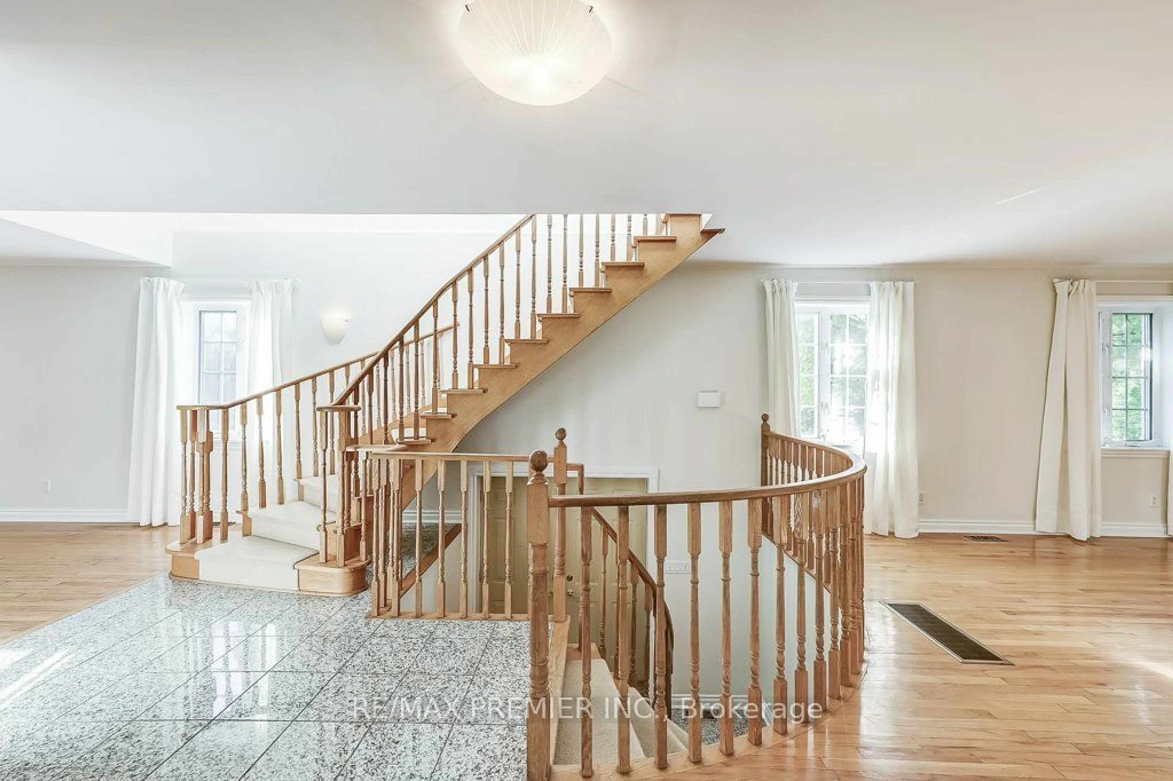 Stairs for 16 Woodvalley Dr, Toronto Ontario M9A 4H1