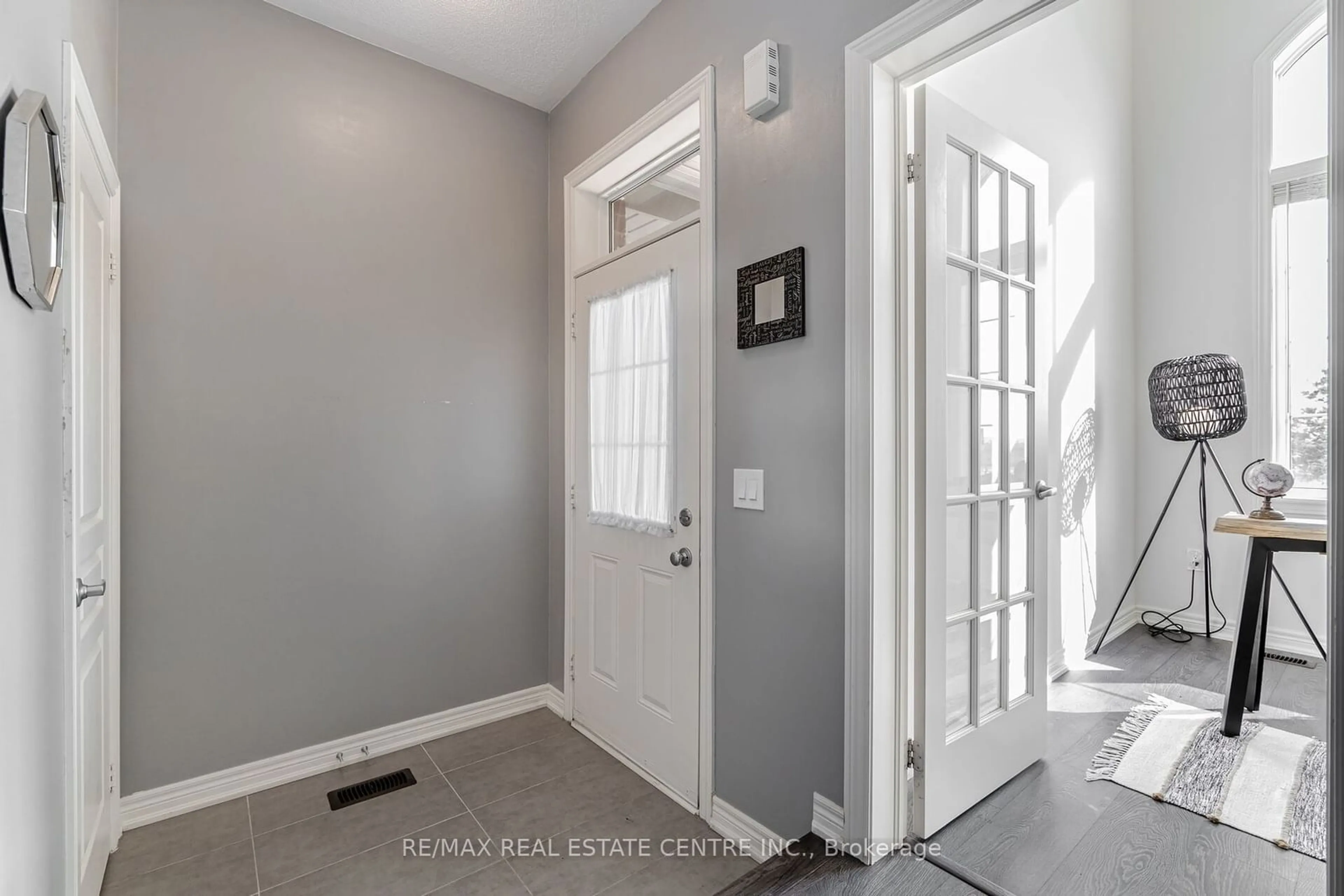 Indoor entryway for 85 Bronson Terr, Milton Ontario L9E 1G9