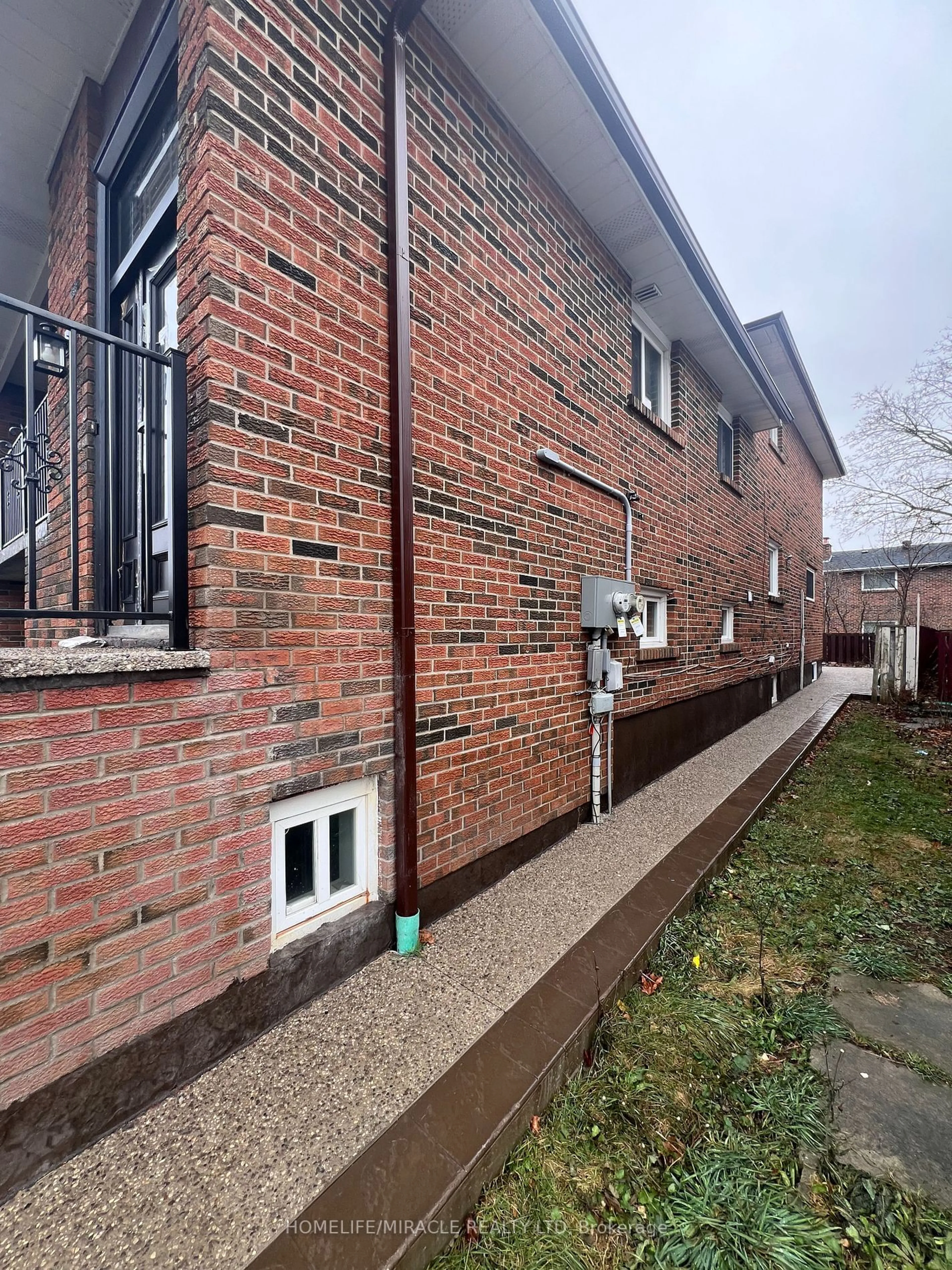 Home with brick exterior material, street for 38 Hockley Path, Brampton Ontario L6V 3R3