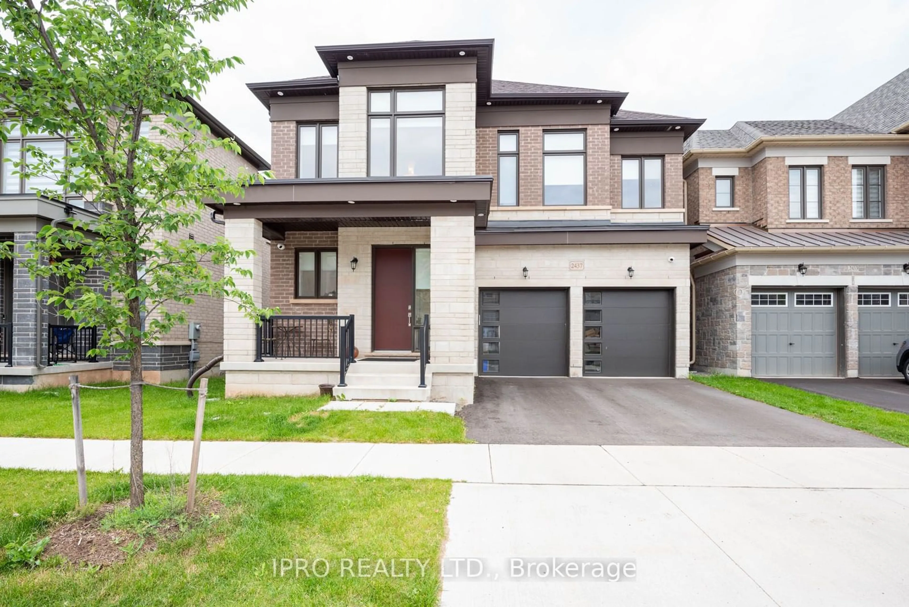 Home with brick exterior material, street for 2437 Irene Cres, Oakville Ontario L6M 5M2