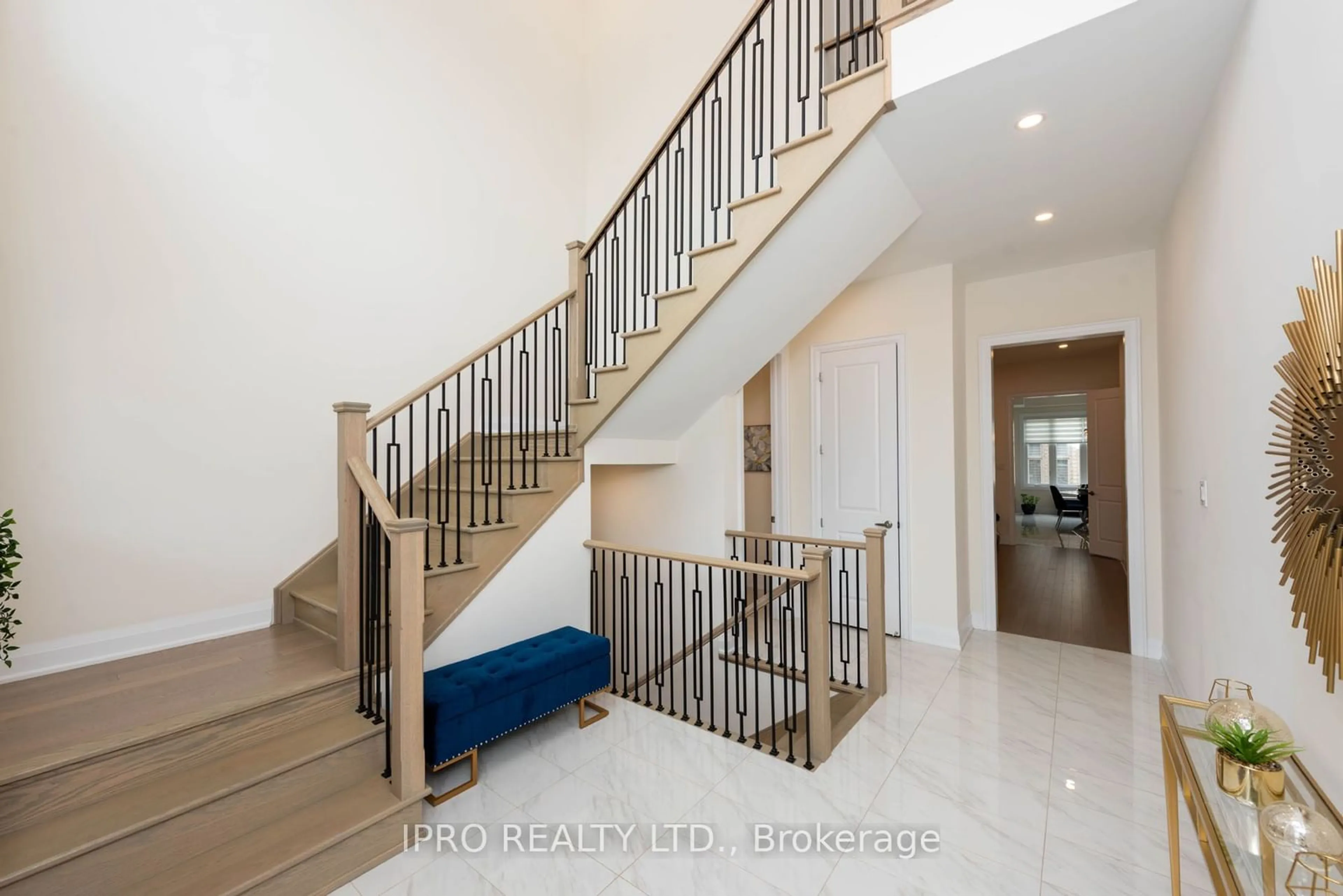 Stairs for 2437 Irene Cres, Oakville Ontario L6M 5M2