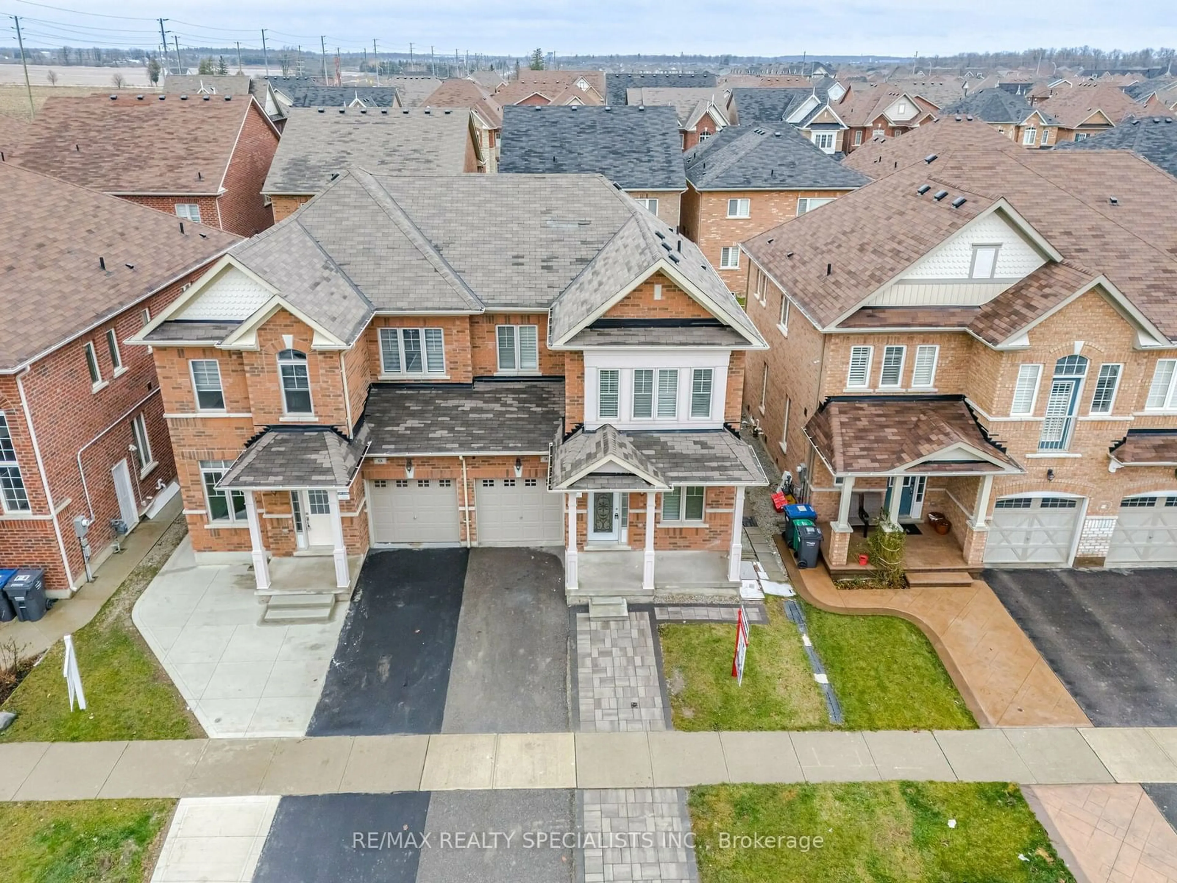 A pic from outside/outdoor area/front of a property/back of a property/a pic from drone, street for 90 Truro Circ, Brampton Ontario L7A 4E5