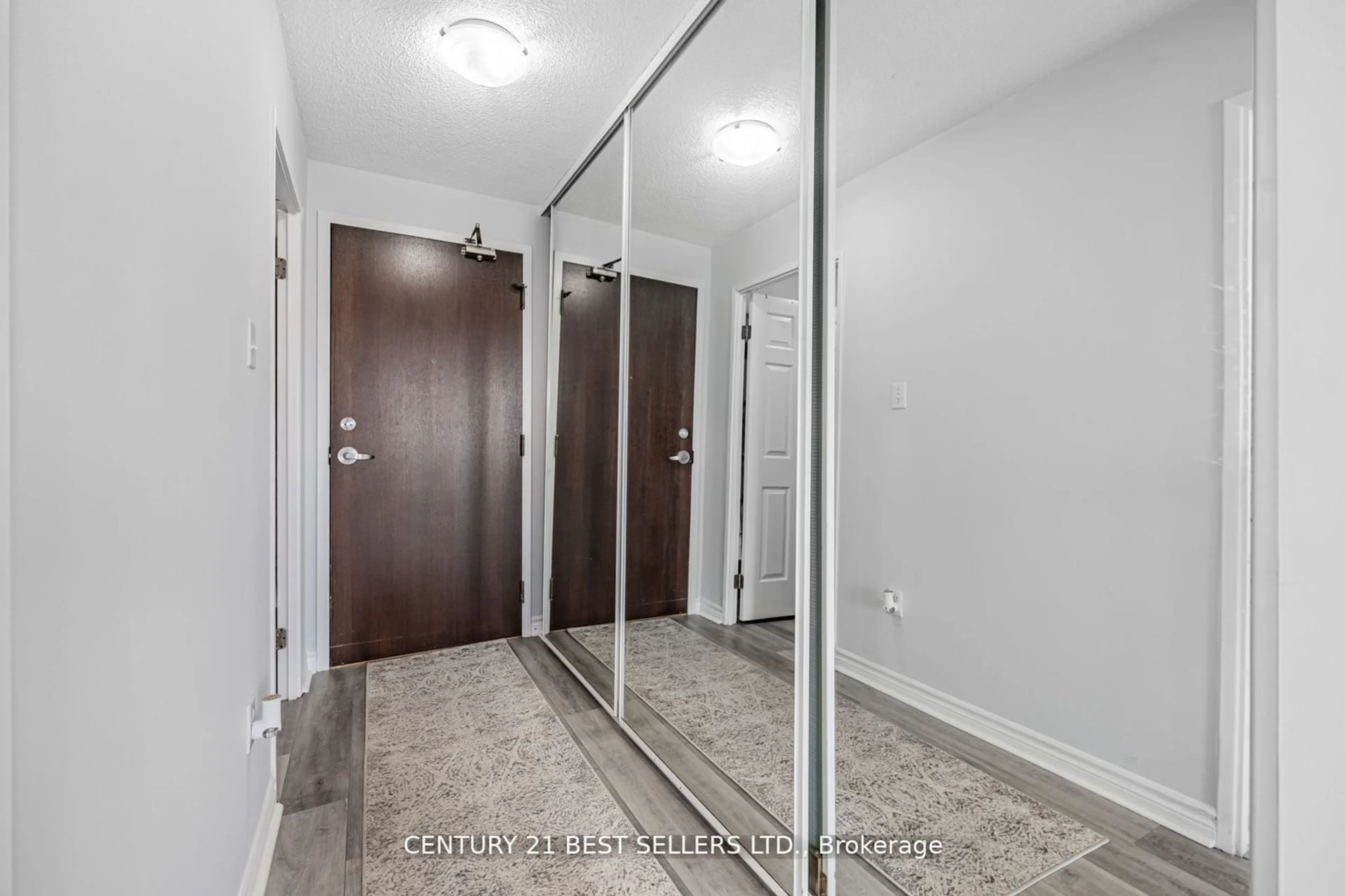 Indoor entryway for 101 Subway Cres #908, Toronto Ontario M9B 6K4