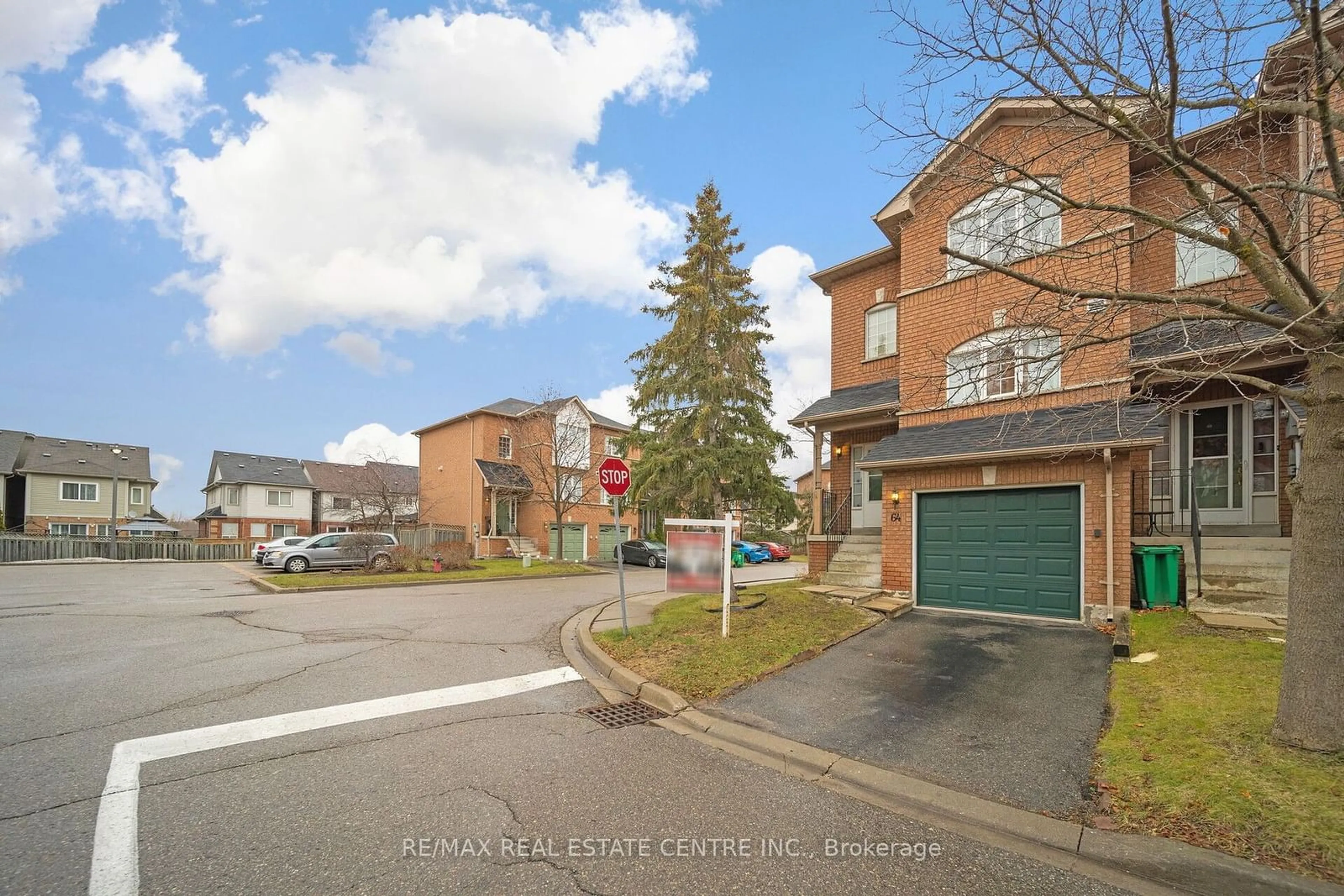 A pic from outside/outdoor area/front of a property/back of a property/a pic from drone, street for 65 Brickyard Way #64, Brampton Ontario L6V 4M2