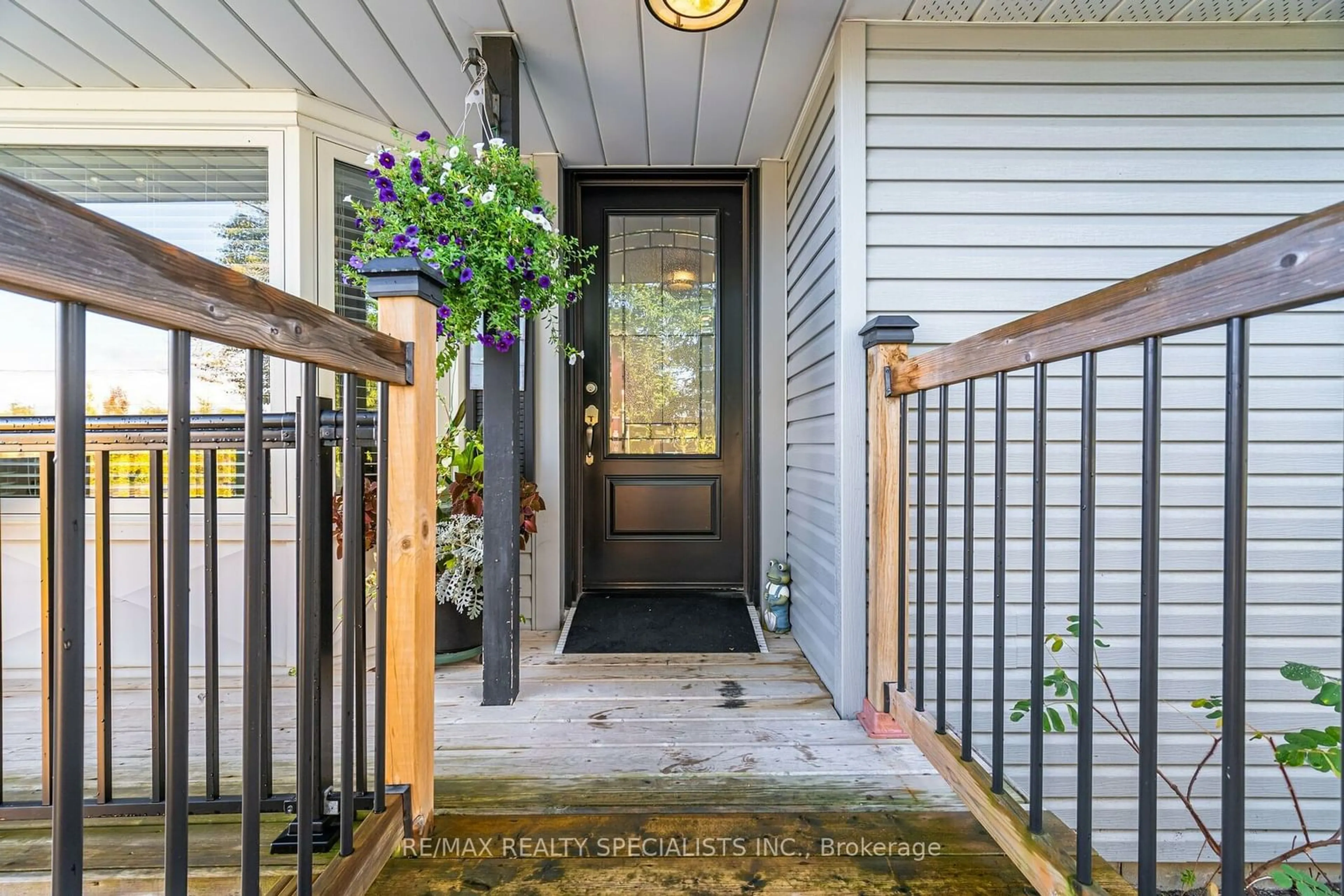 Indoor entryway for 12614 22 Sdrd, Halton Hills Ontario L7G 4S4