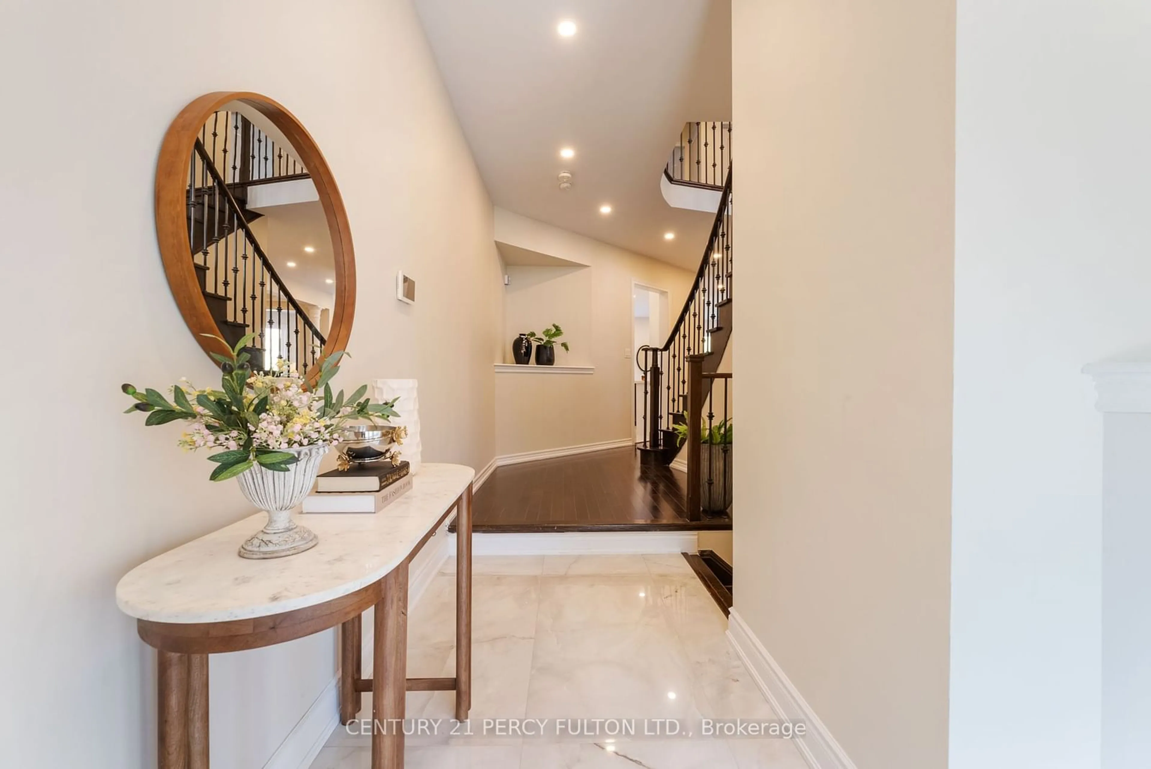 Indoor entryway for 345 Nairn Circ, Milton Ontario L9T 8A5