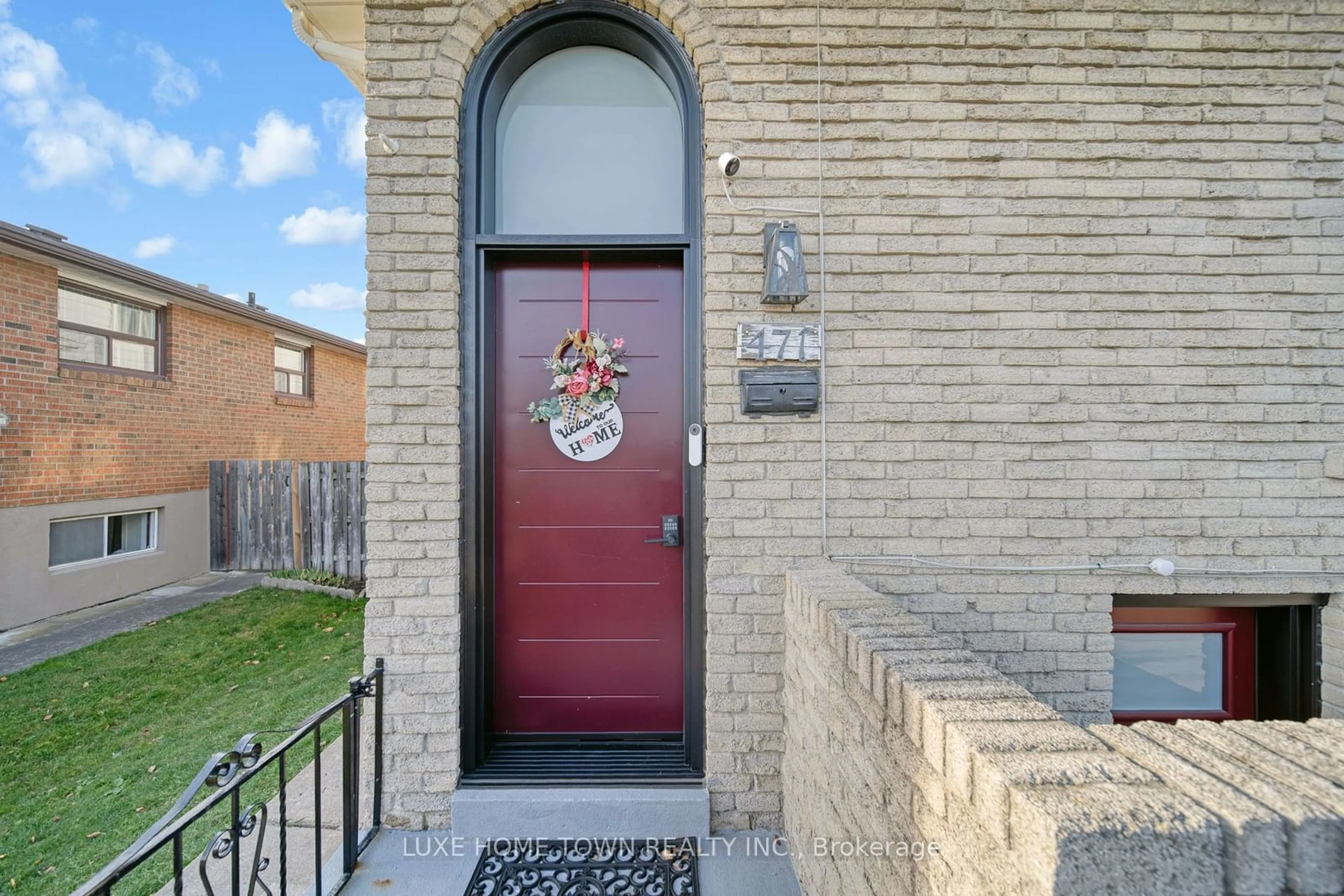 Home with brick exterior material, street for 471 Appledore Cres, Mississauga Ontario L5B 2L5