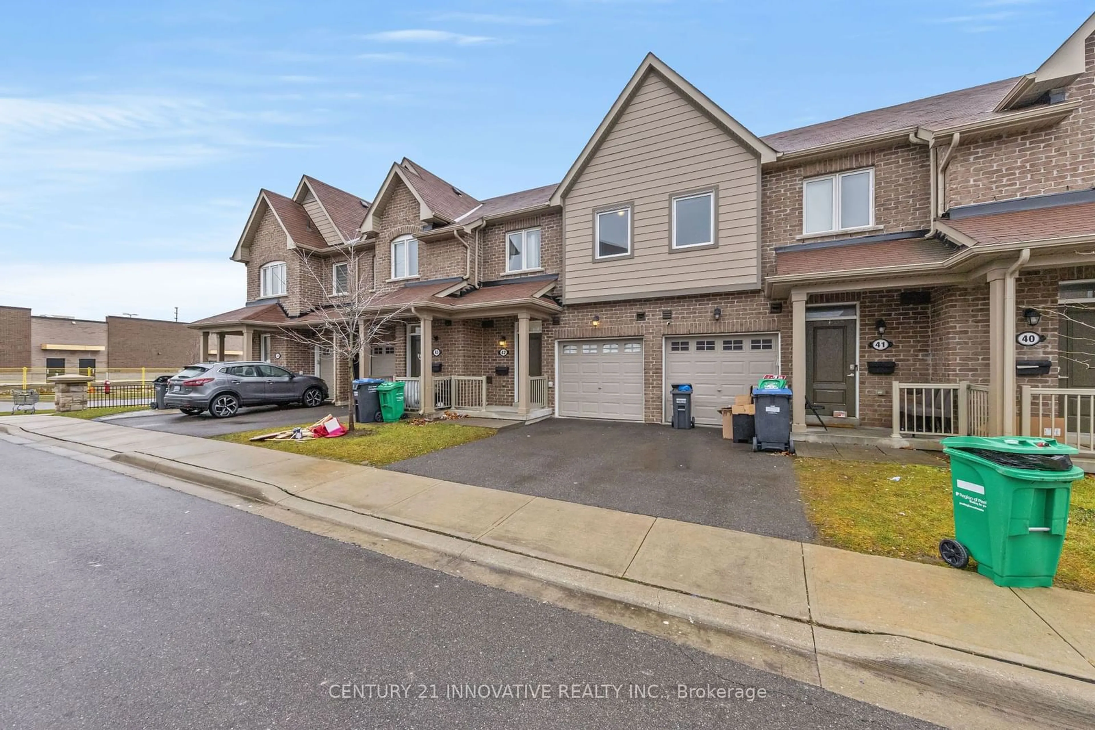 A pic from outside/outdoor area/front of a property/back of a property/a pic from drone, street for 50 Edinburgh Dr #42, Brampton Ontario L6Y 1N9