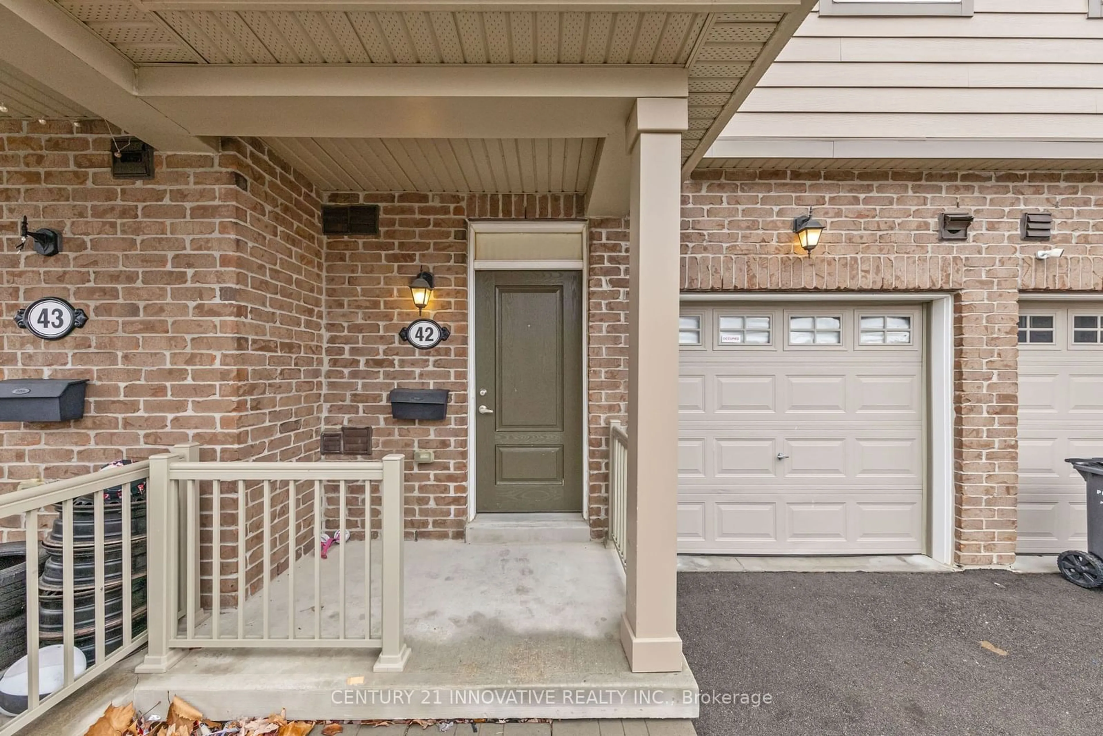 Indoor entryway for 50 Edinburgh Dr #42, Brampton Ontario L6Y 1N9