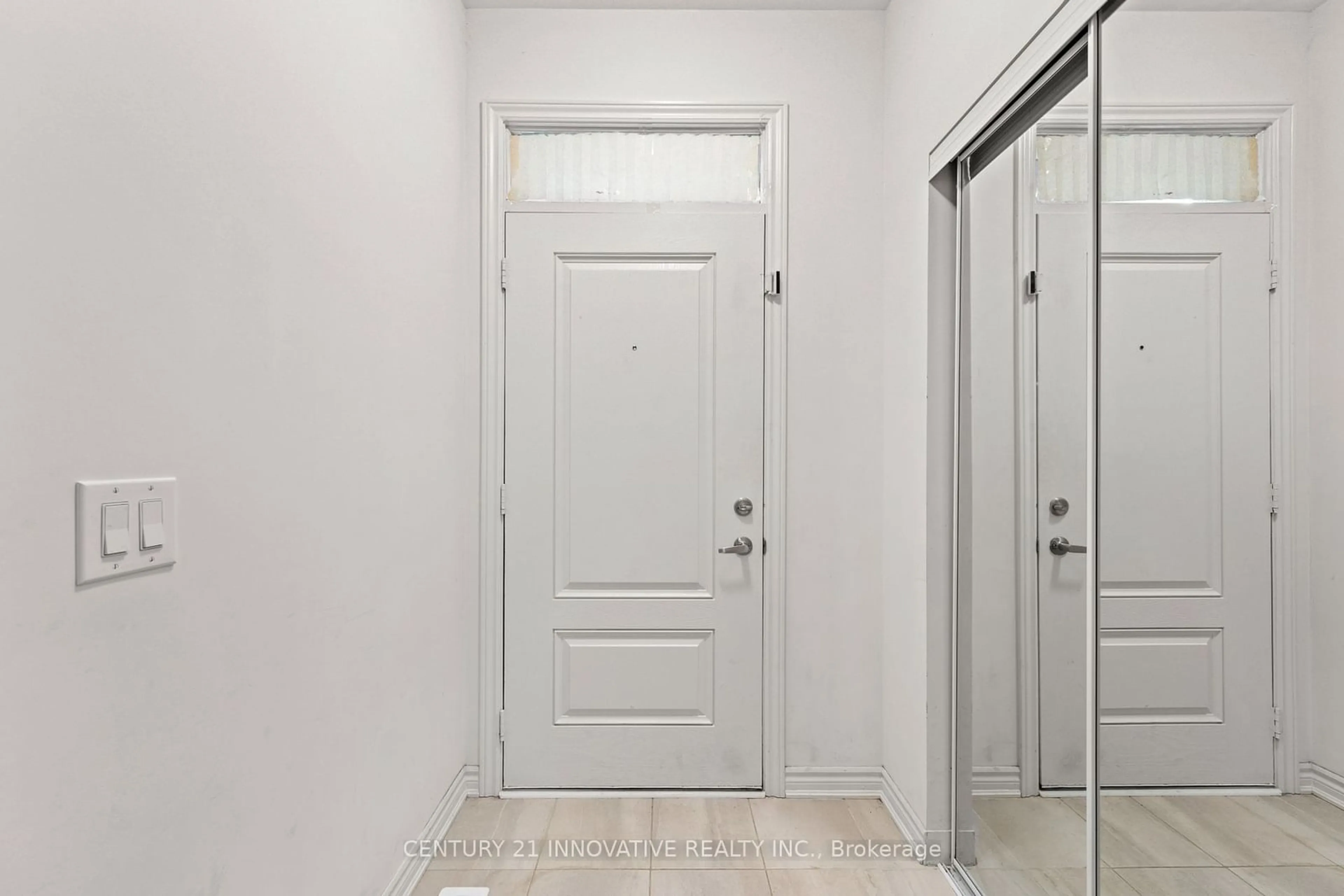 Indoor entryway for 50 Edinburgh Dr #42, Brampton Ontario L6Y 1N9