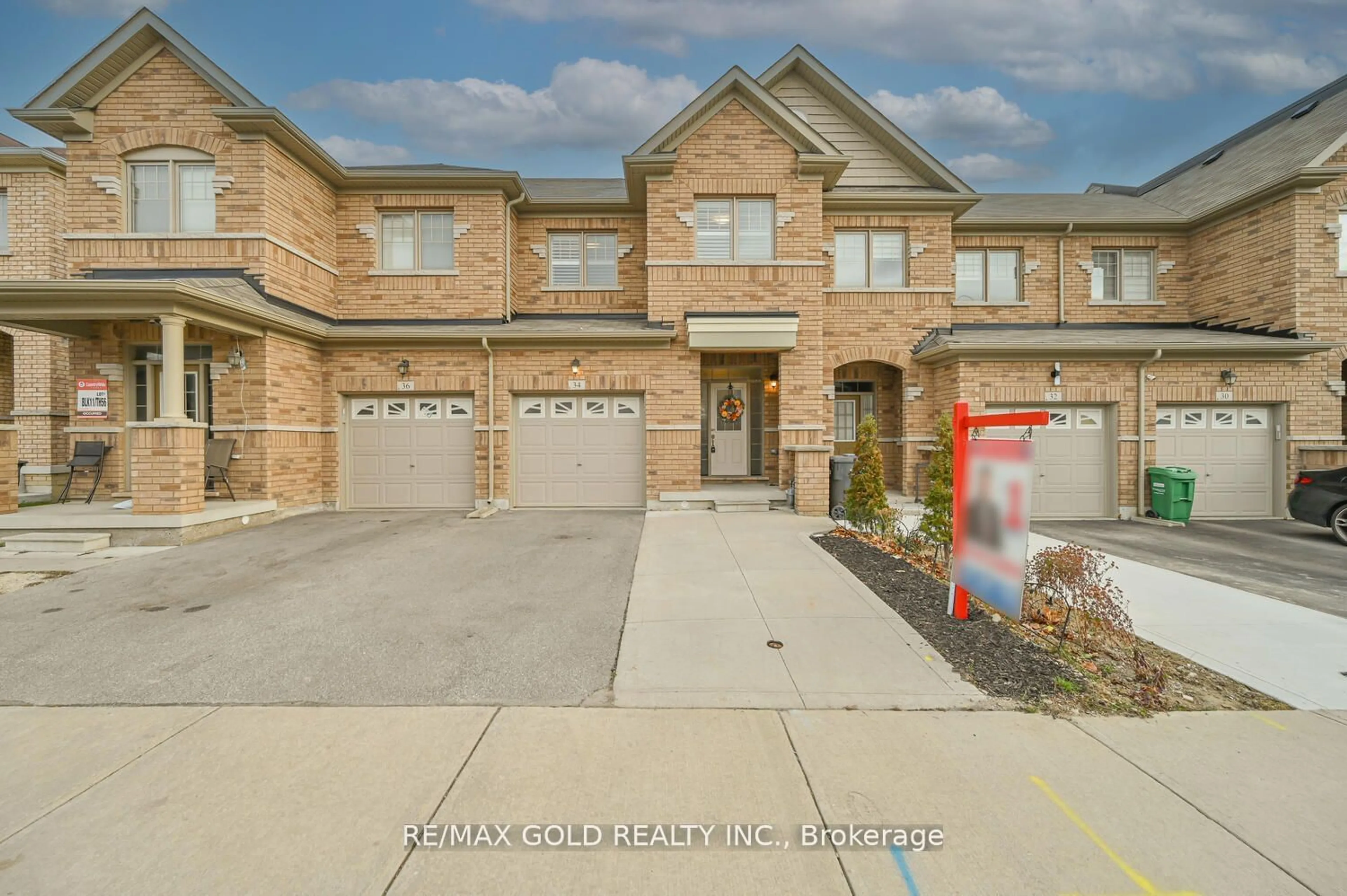 Home with brick exterior material, street for 34 Davenfield Circ, Brampton Ontario L6P 4M2