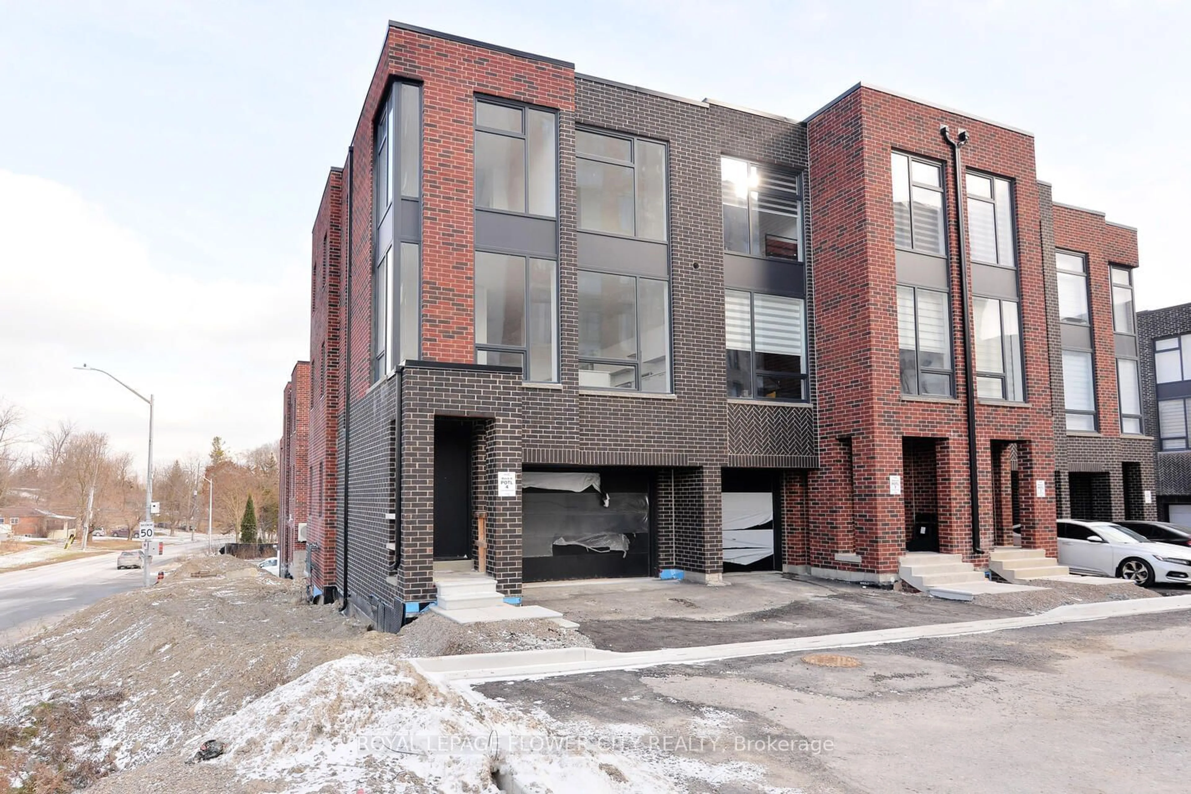 Home with brick exterior material, building for 7 Taylor Crt, Caledon Ontario L7E 4L2